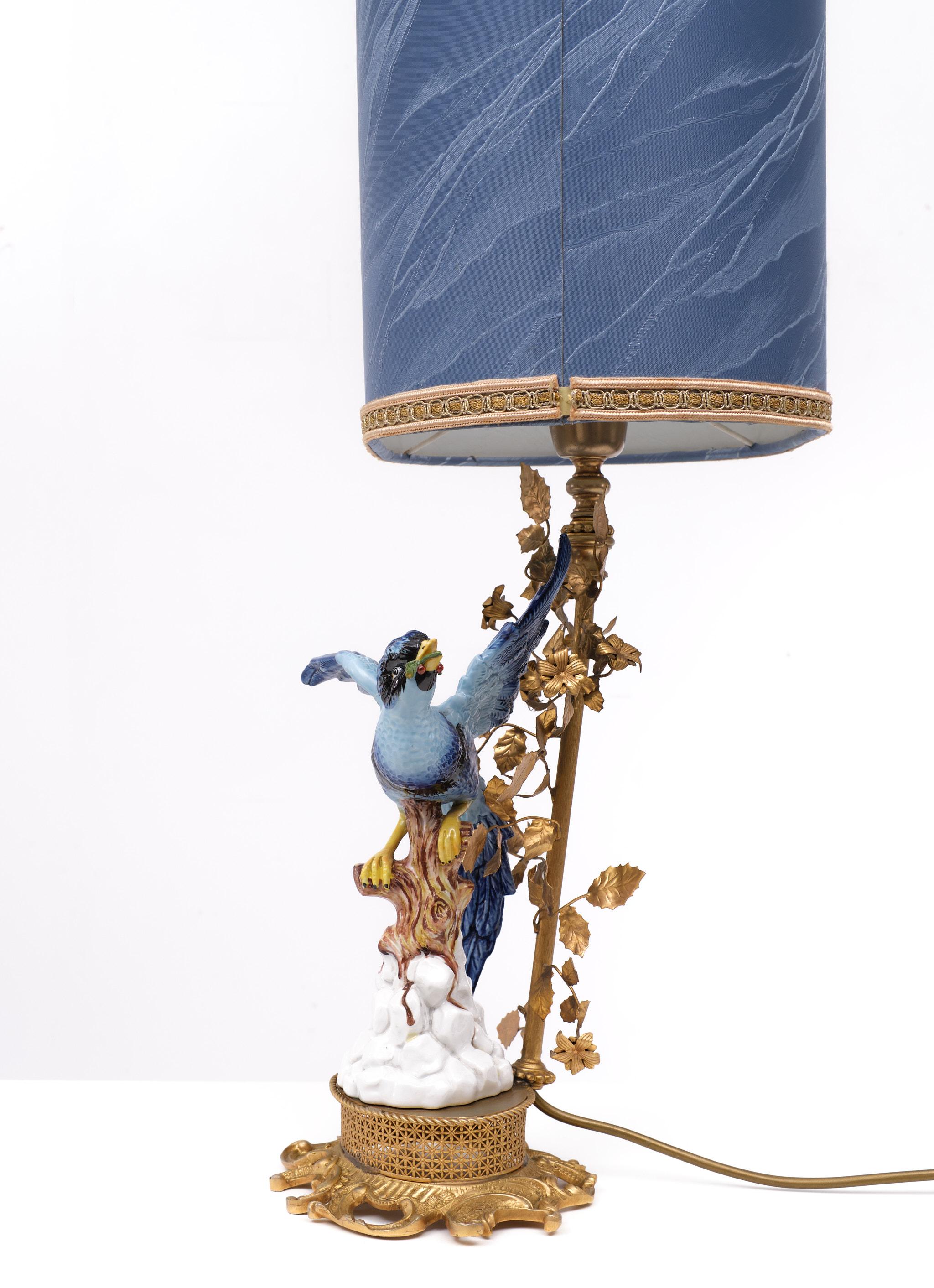 Magnifique Giulia Mangani - Lampe de table italienne avec oiseau exotique - Sèvres  porcelaine Bon état - En vente à Den Haag, NL