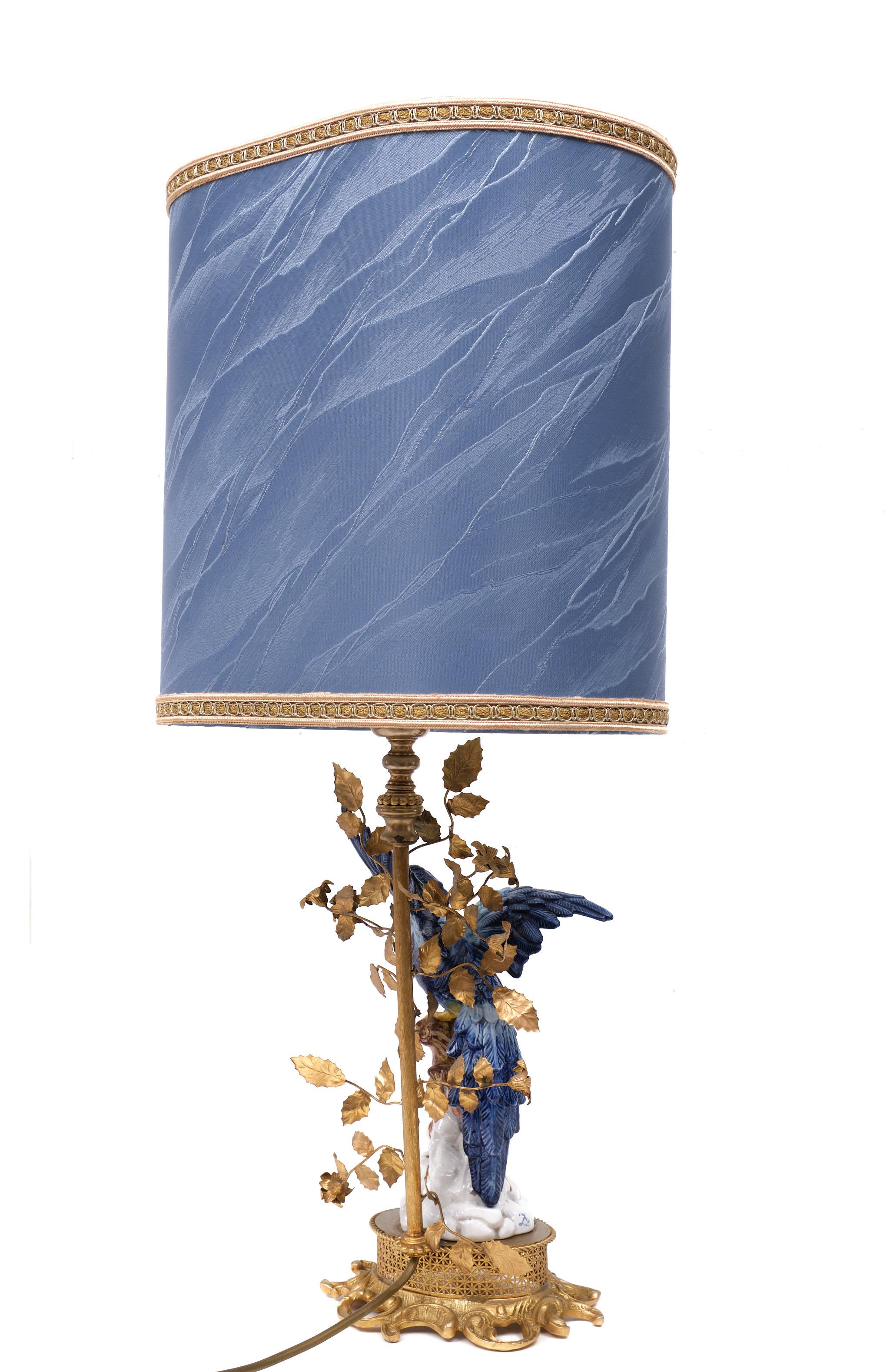 Porcelaine Magnifique Giulia Mangani - Lampe de table italienne avec oiseau exotique - Sèvres  porcelaine en vente