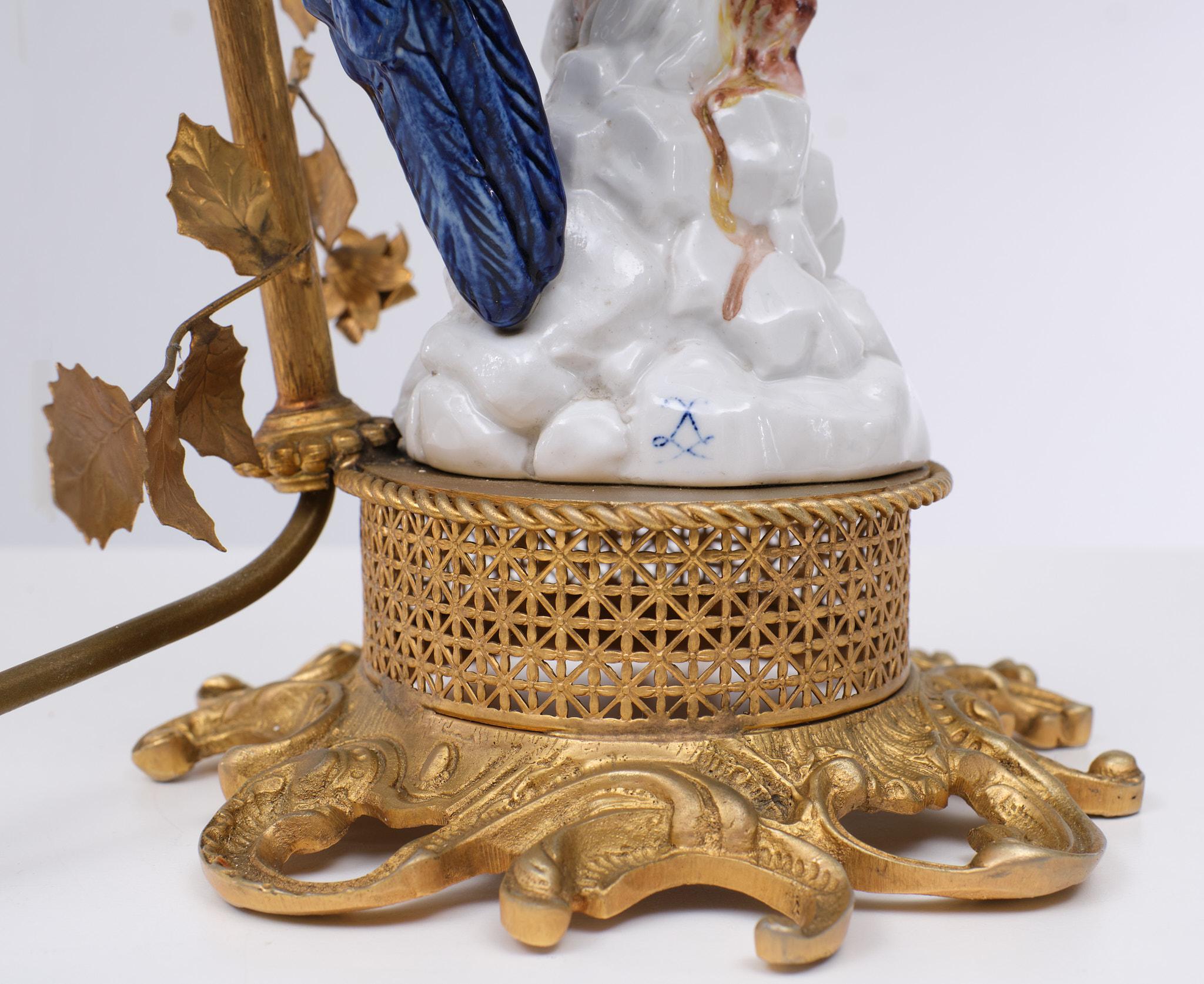 Porcelain Stunning Giulia Mangani - Italian Tole lamp with exotic Bird - Sèvres  porcelain For Sale