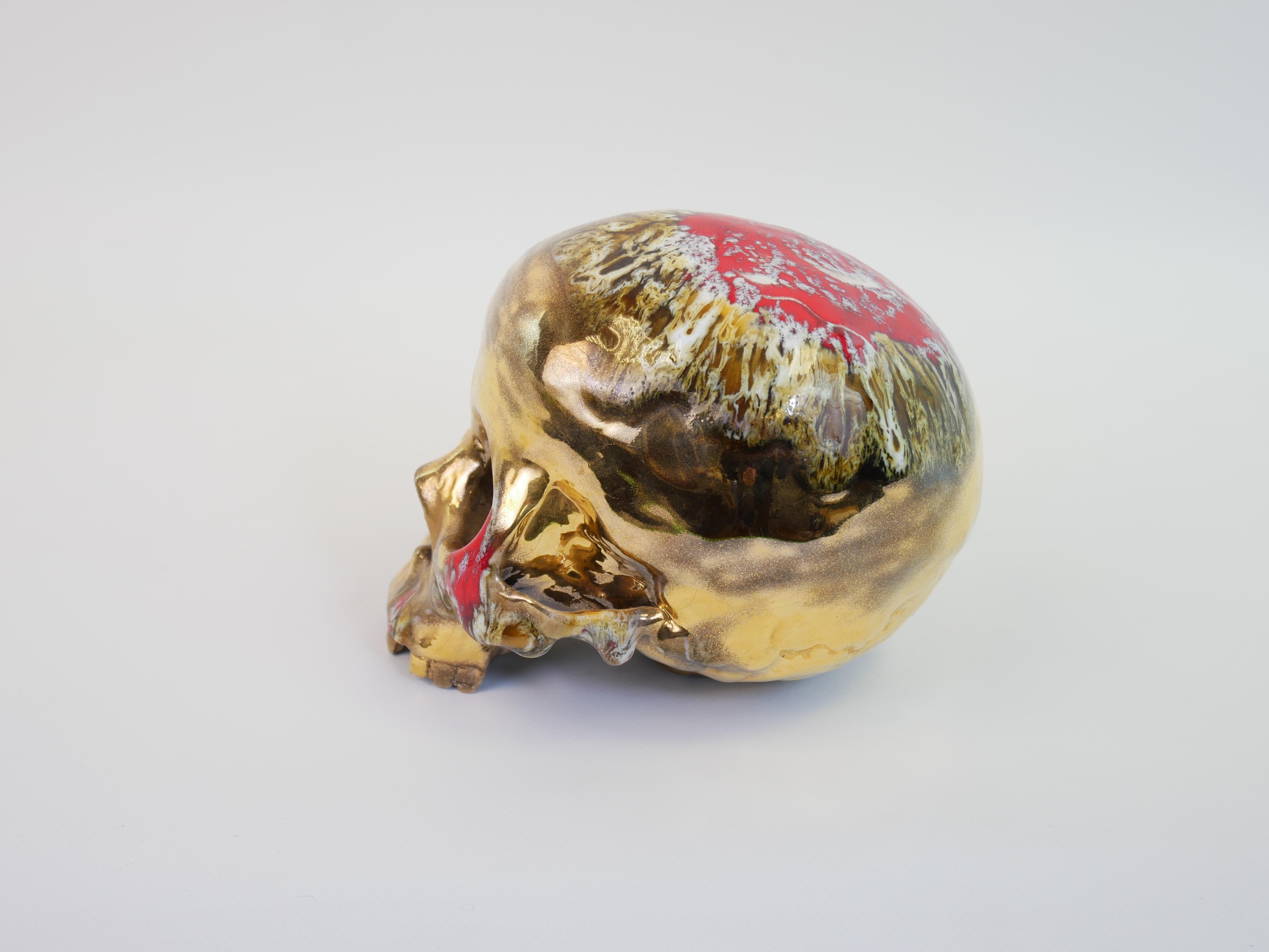 XXI secolo e contemporaneo Stupendo teschio in ceramica dorata di Marc Alberghina in vendita