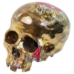 Impresionante calavera de cerámica dorada de Marc Alberghina