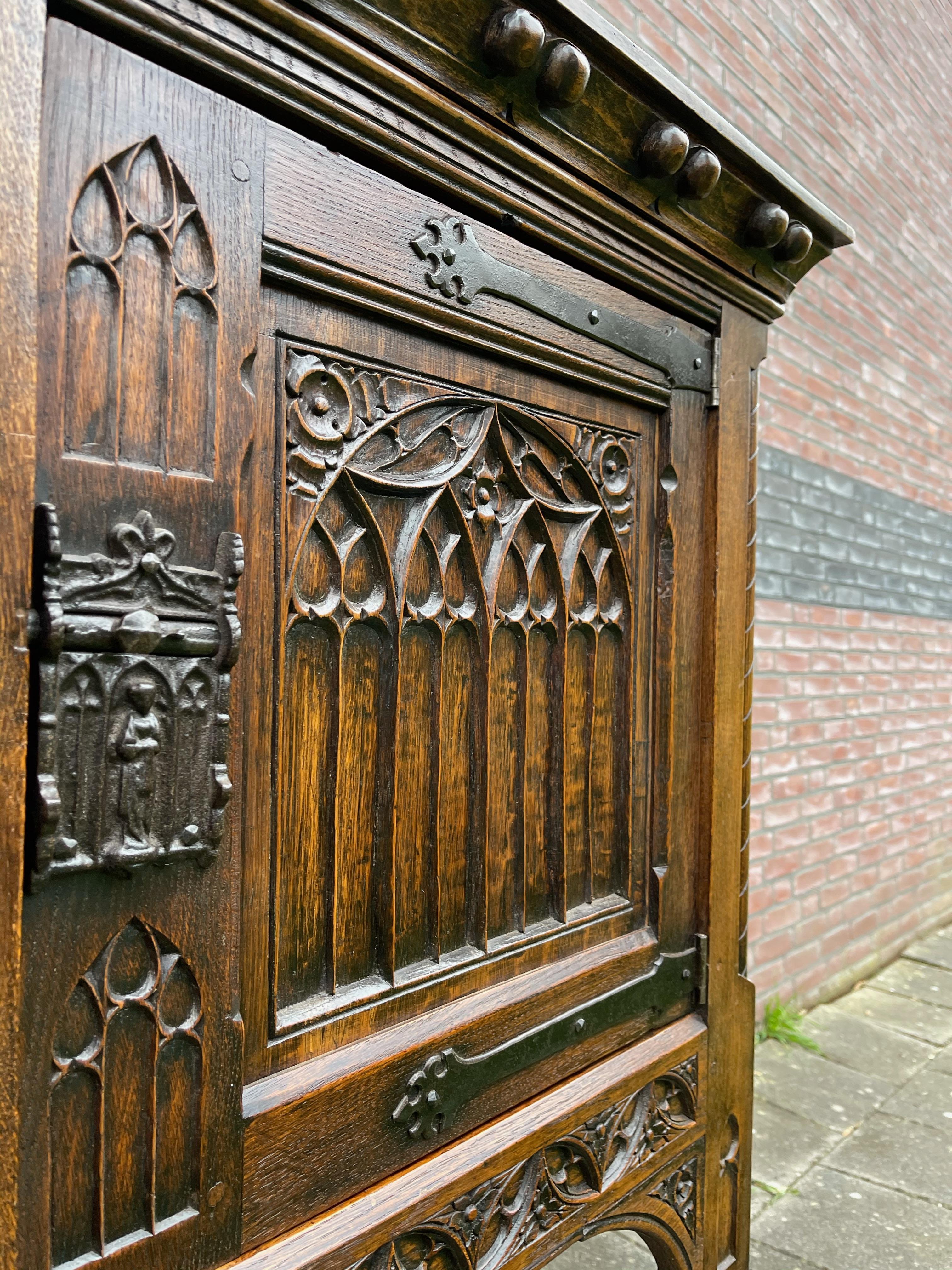 Stunning Gothic Revival Cabinet / Credenza with Hand Carved Church Windows In Good Condition In Lisse, NL