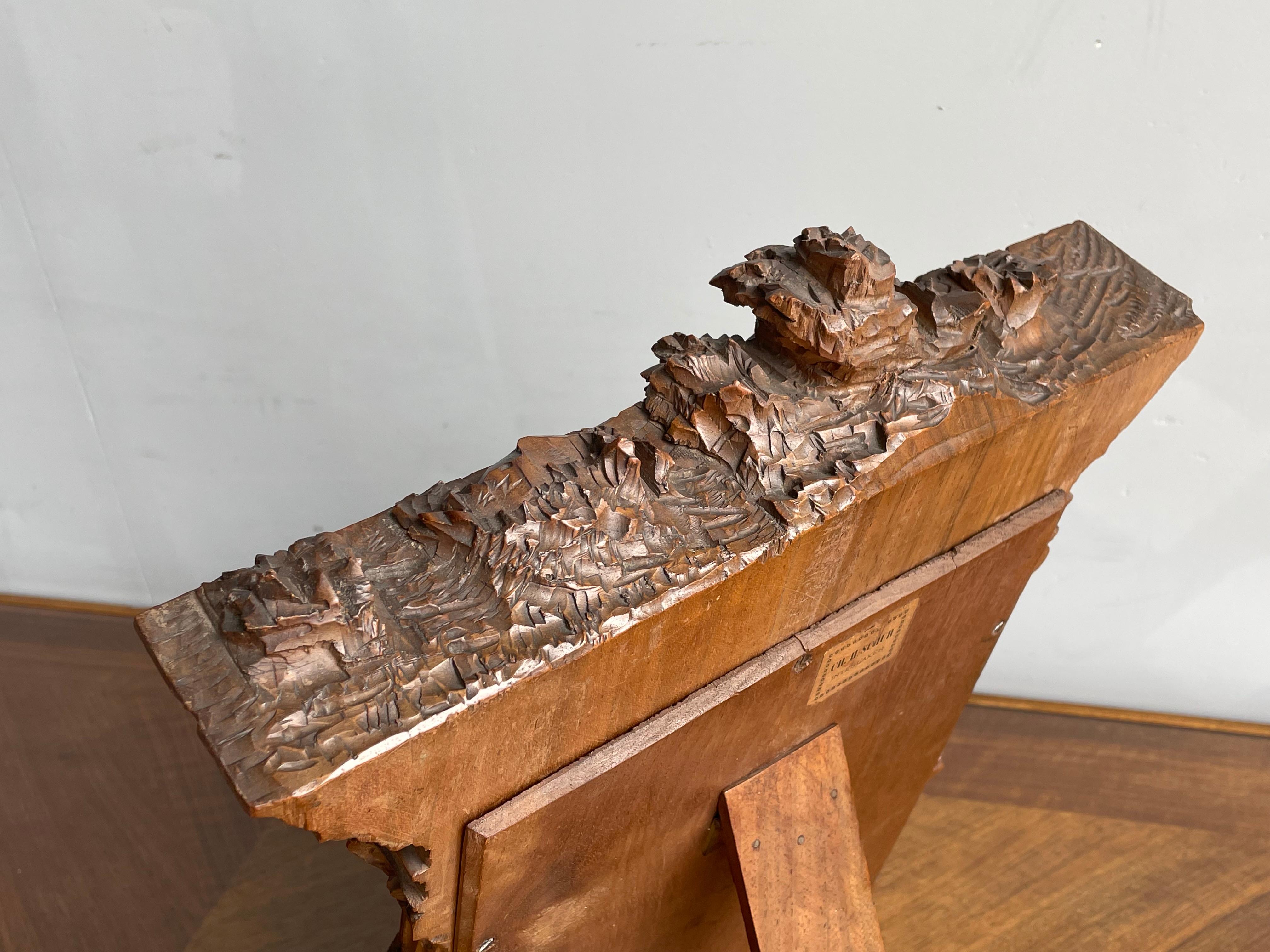 Superbe cadre photo de table Grand Tour en bois de noyer sculpté à la main, motif de ruine de temple en vente 4