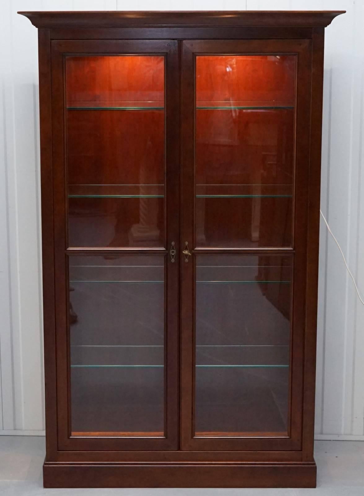 We are delighted to offer for sale this stunning Grange solid cheerywood handmade in France display cabinet with glass shelves and built-in lights

A very good looking and well-made piece, the cabinet has glass panels on the sides to allow light