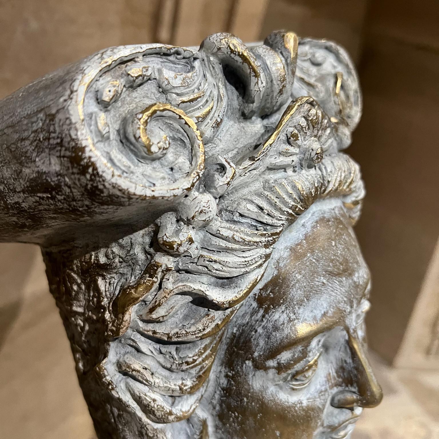 Atemberaubende griechische Sphinx weiße Skulptur weiblich Bronze geschmiedet Stahl im Angebot 5