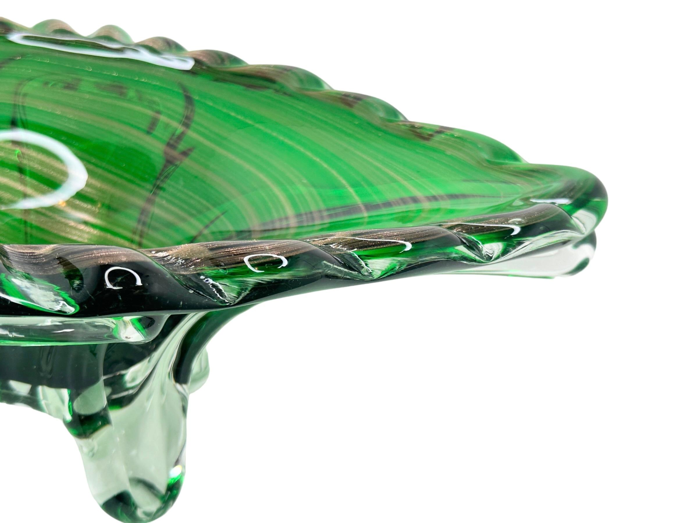 Hand-Crafted Stunning Green and clear Murano Glass Bowl Centerpiece Vintage, Italy, 1960s For Sale