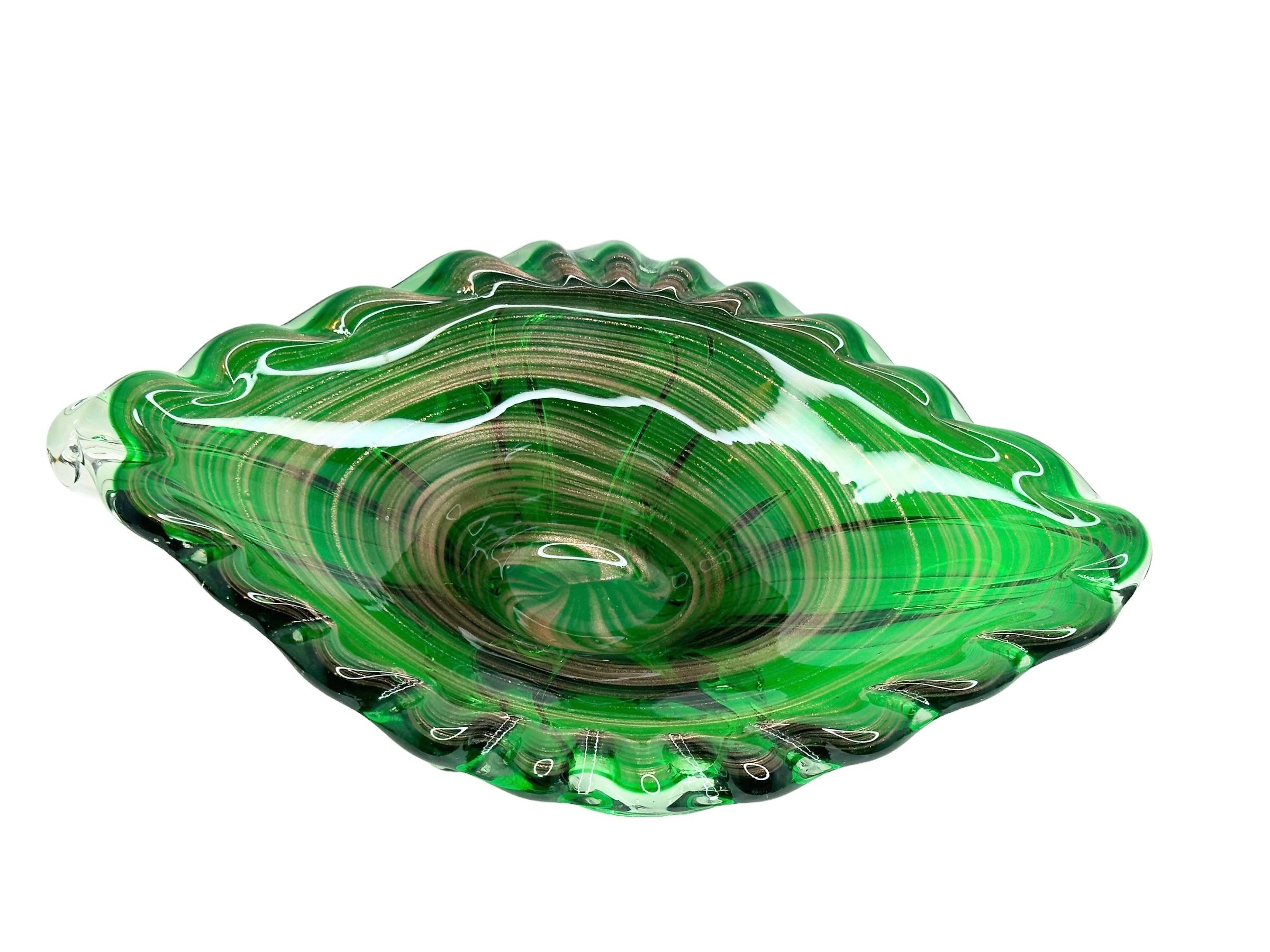 Hand-Crafted Stunning Green and clear Murano Glass Bowl Centerpiece Vintage, Italy, 1960s For Sale