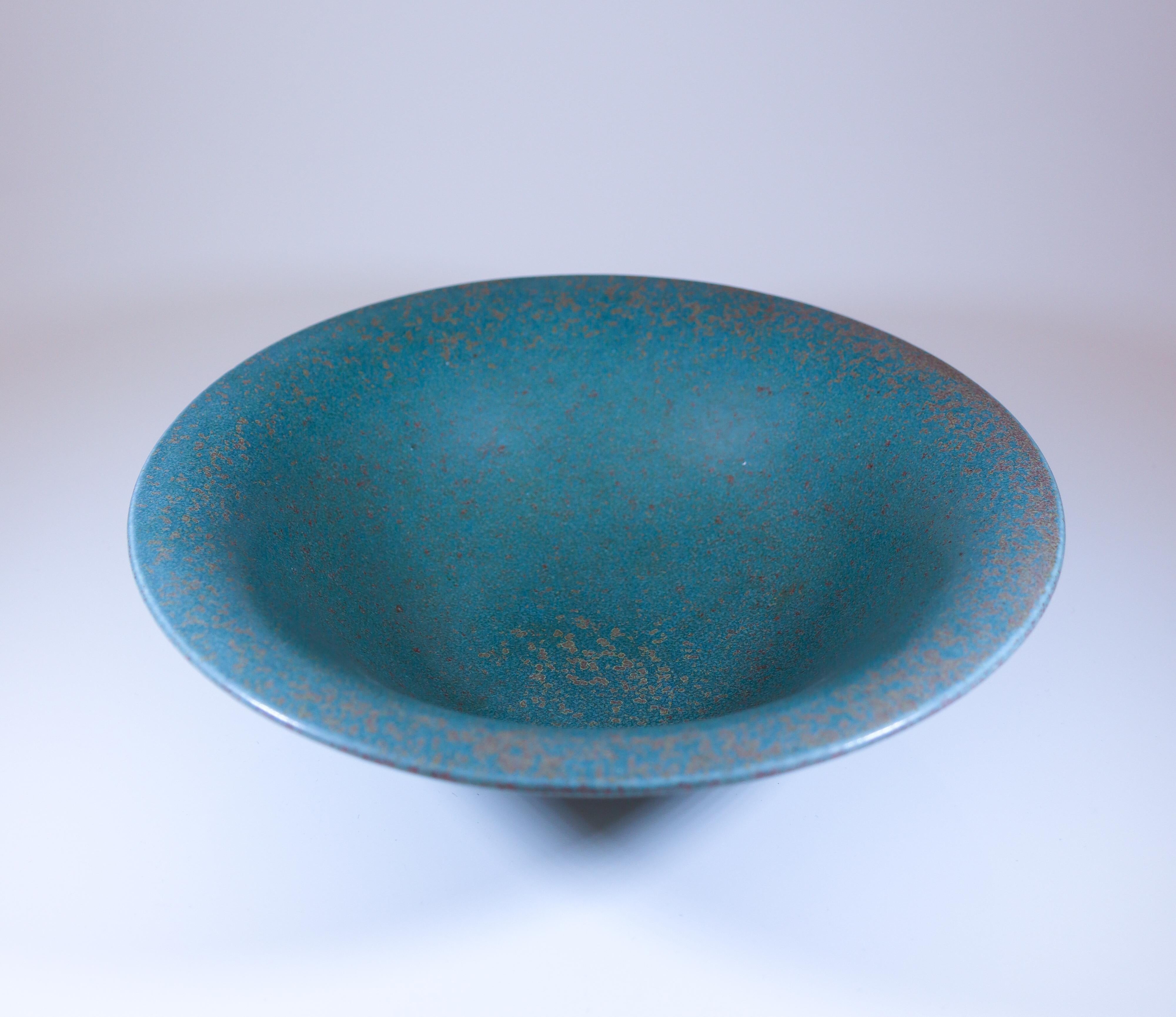 Swedish Stunning Green Bowl - Gunnar Nylund - Rörstrand  - Mid 20th Century For Sale
