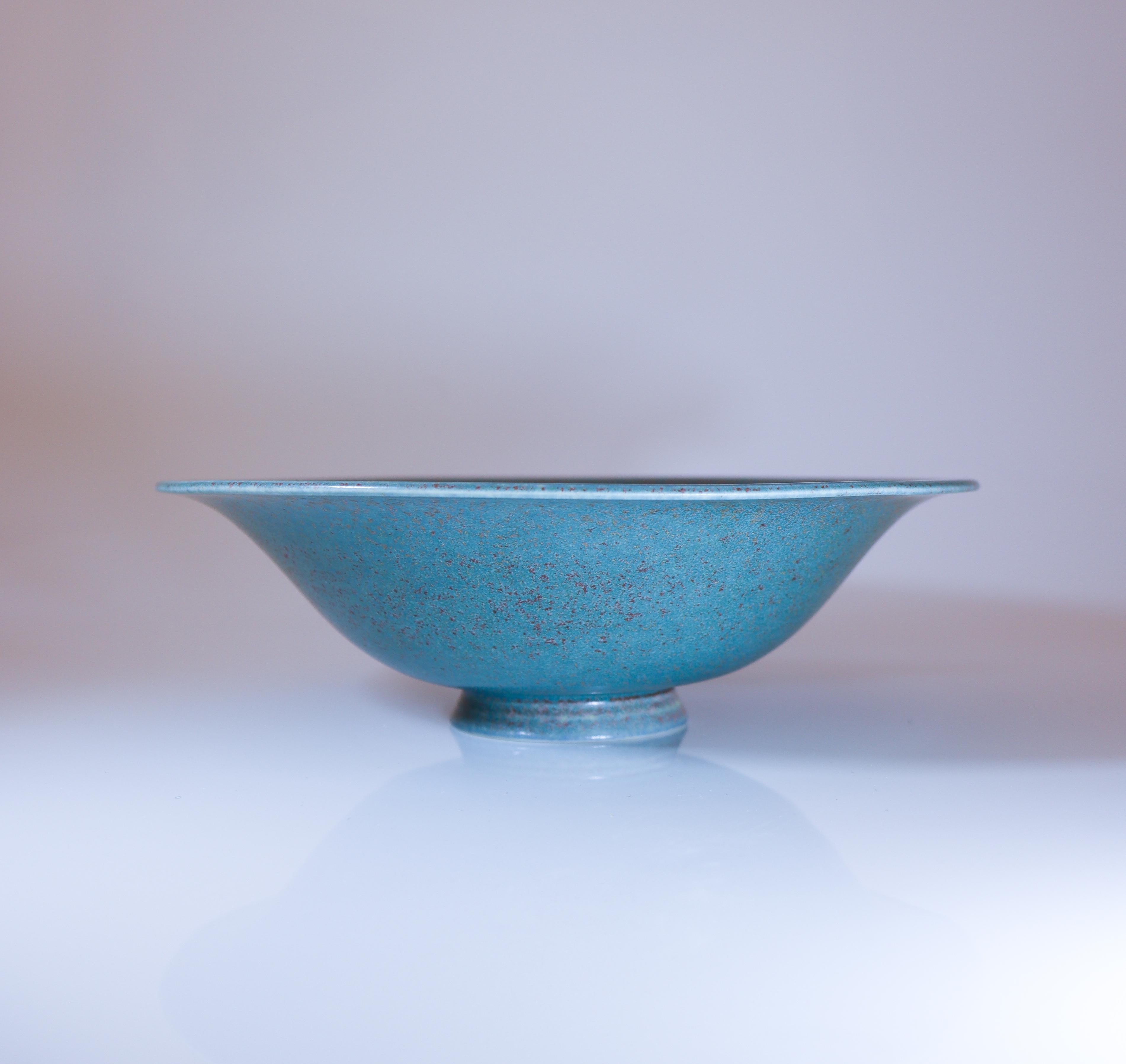 Stunning Green Bowl - Gunnar Nylund - Rörstrand  - Mid 20th Century In Excellent Condition For Sale In Stockholm, SE