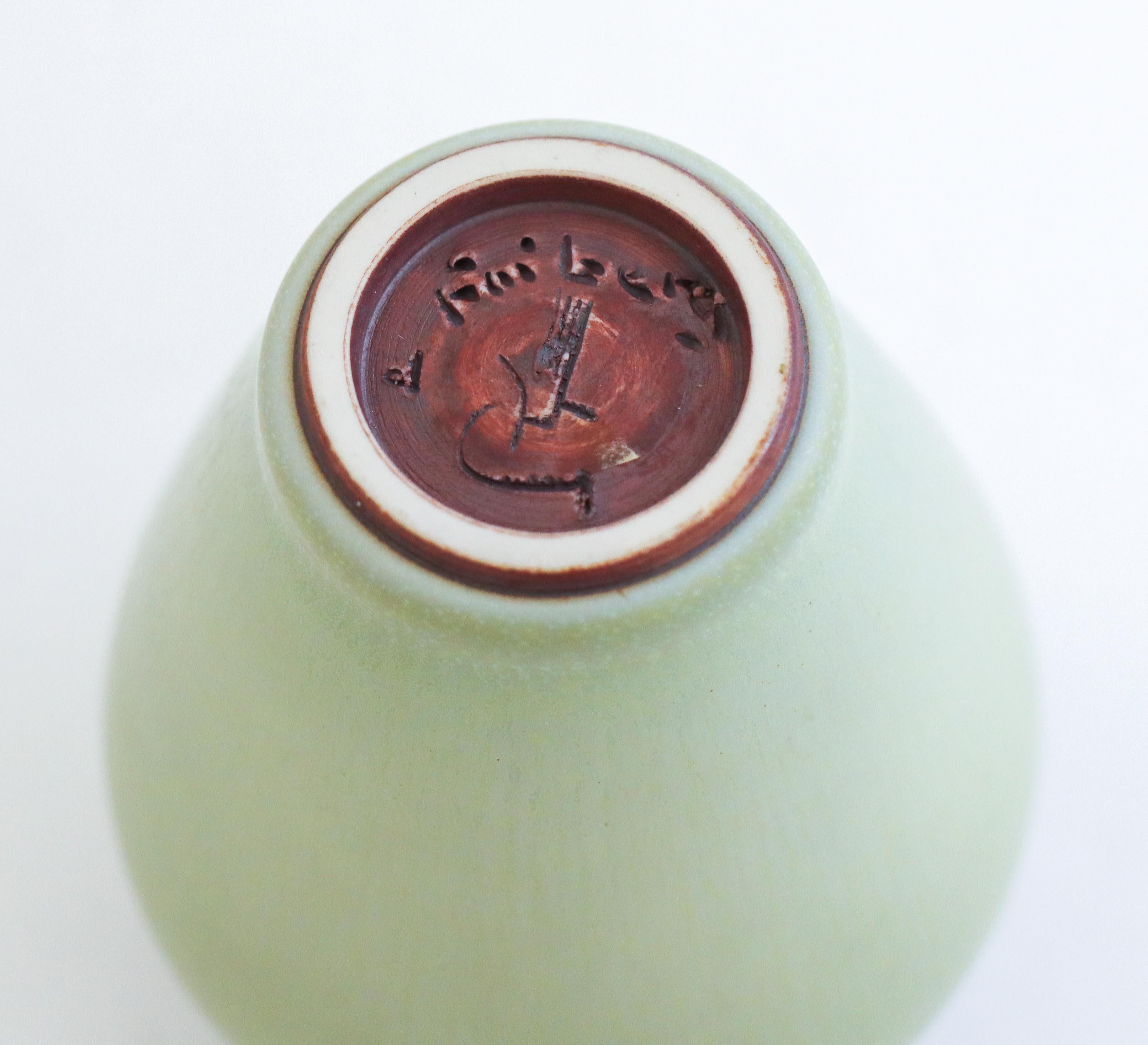 Ceramica Splendido vaso in ceramica verde, Berndt Friberg, Gustavsberg - metà del XX secolo in vendita