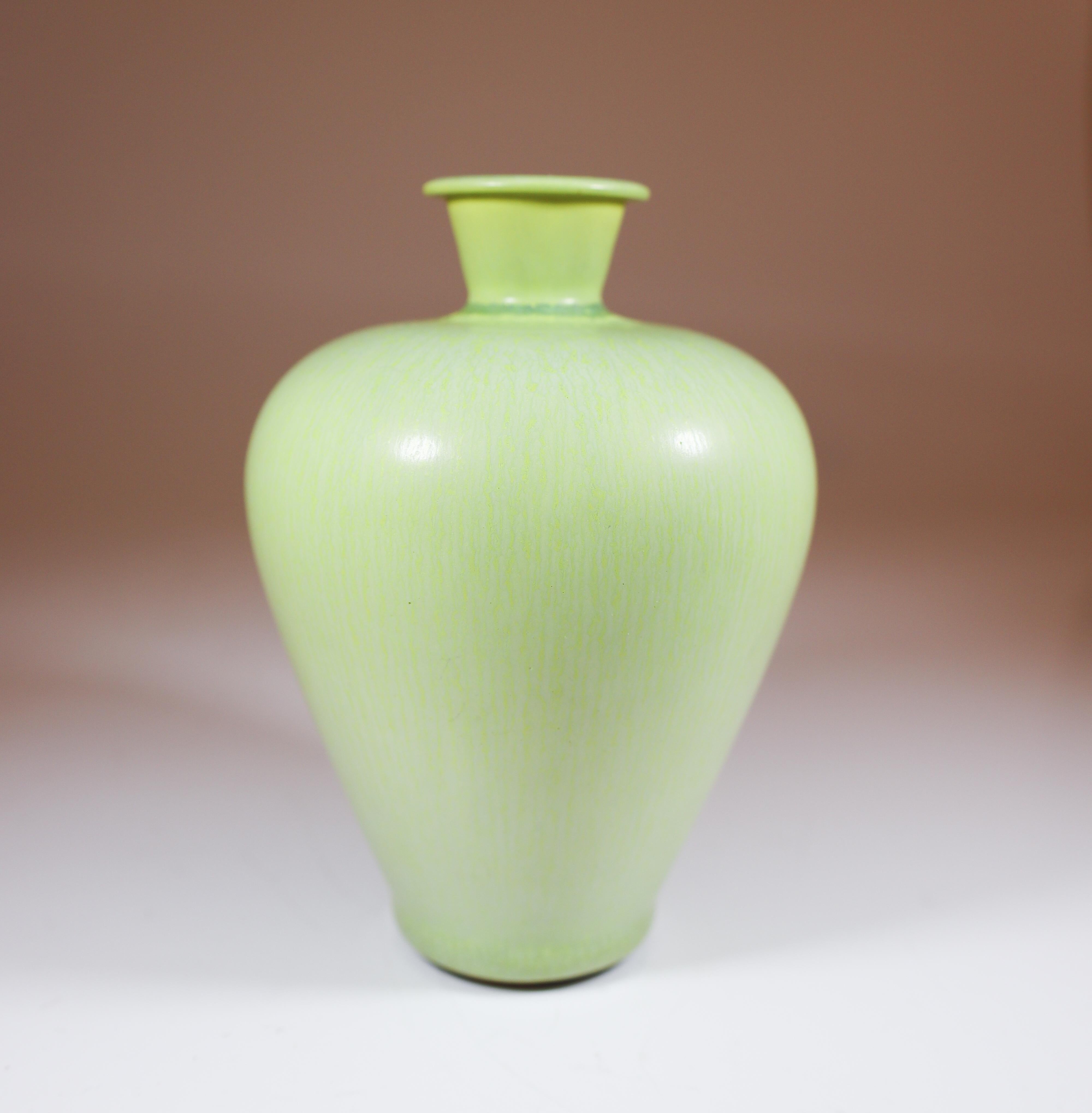 Splendido vaso in ceramica verde, Berndt Friberg, Gustavsberg - metà del XX secolo in vendita 1