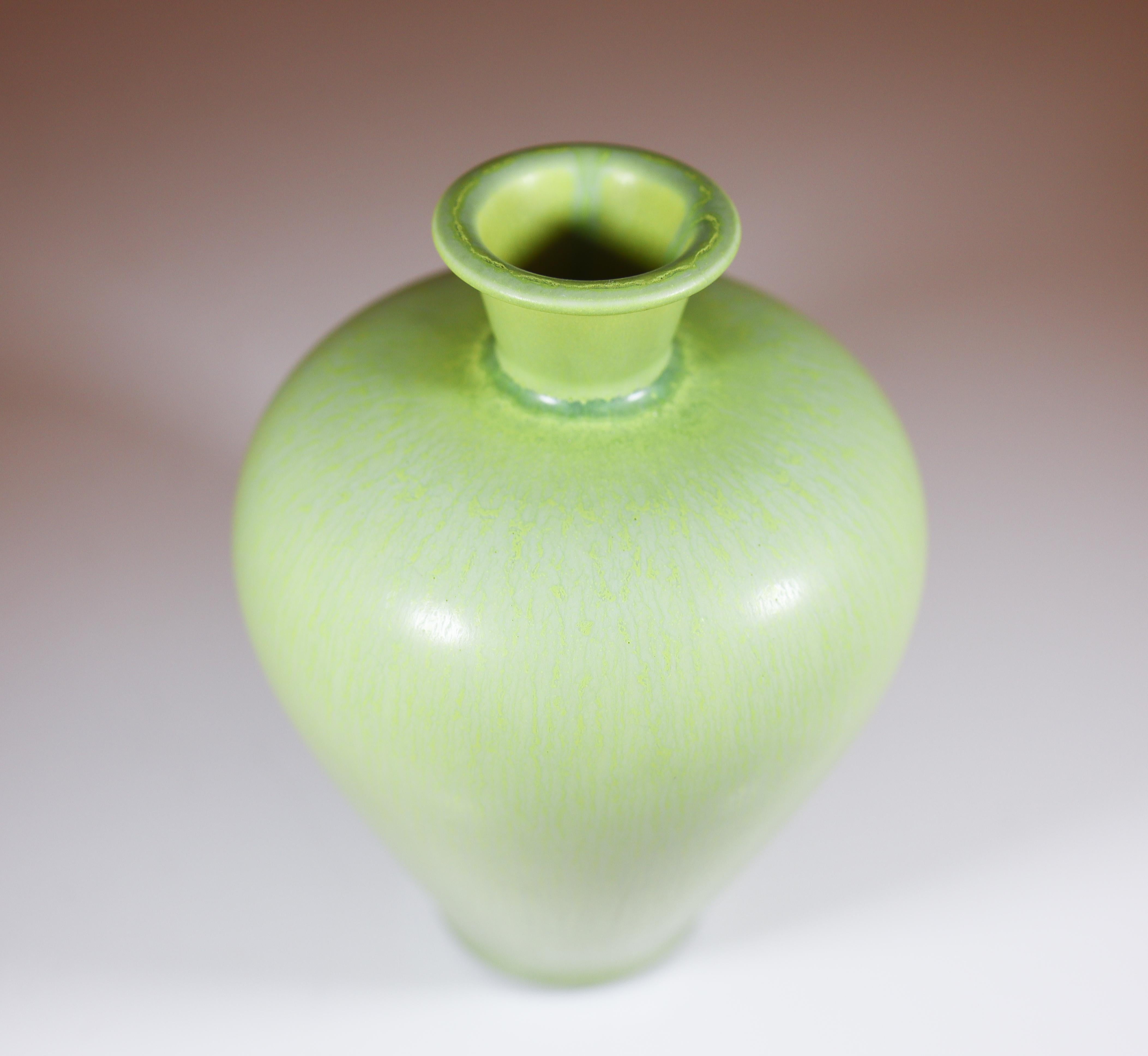 Splendido vaso in ceramica verde, Berndt Friberg, Gustavsberg - metà del XX secolo in vendita 2