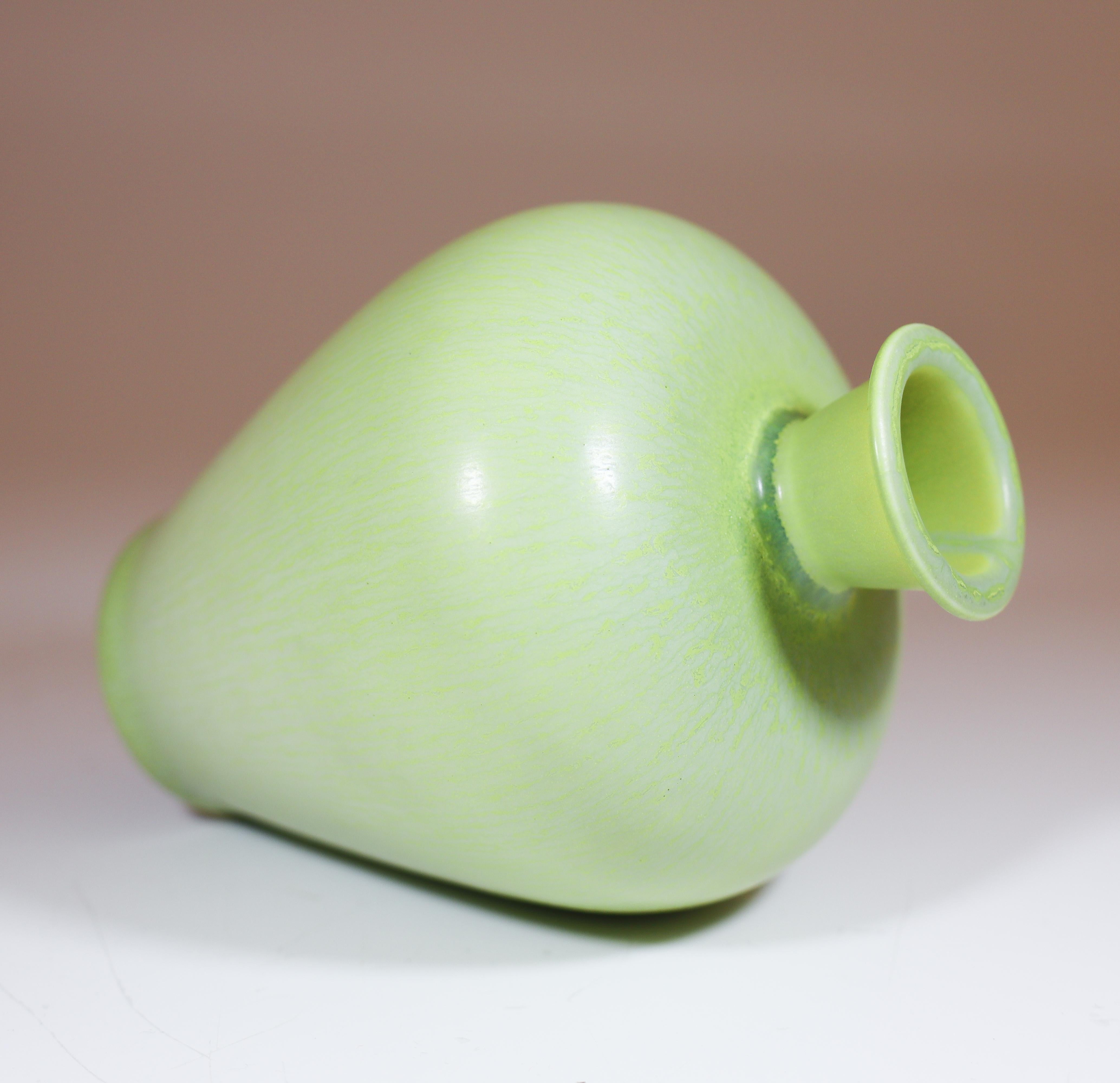 Splendido vaso in ceramica verde, Berndt Friberg, Gustavsberg - metà del XX secolo in vendita 3