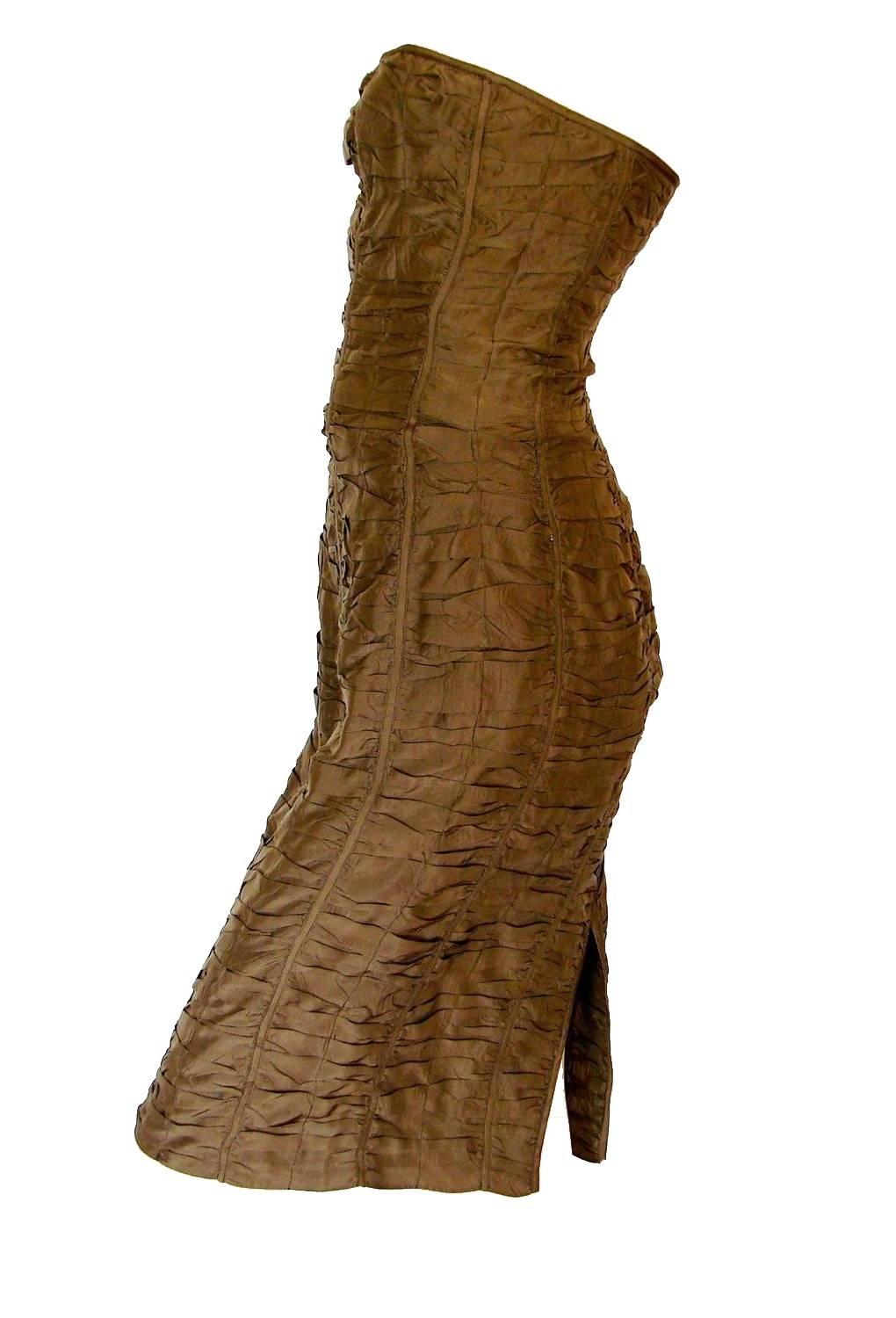 BEAUTIFUL OLIVE GREEN KHAKI BODYCON CORSET RUCHED DRESS
FROM TOM FORD'S SPRING 2001 COLLECTION FOR GUCC

THIS GUCCI SIGNATURE PIECE WAS SOLD OUT IMMEDIATELY
IT WAS FEATURED IN THE GUCCI RUNWAY SHOW AND MANY MAGAZINES


DETAILS:

    Amazing GUCCI
