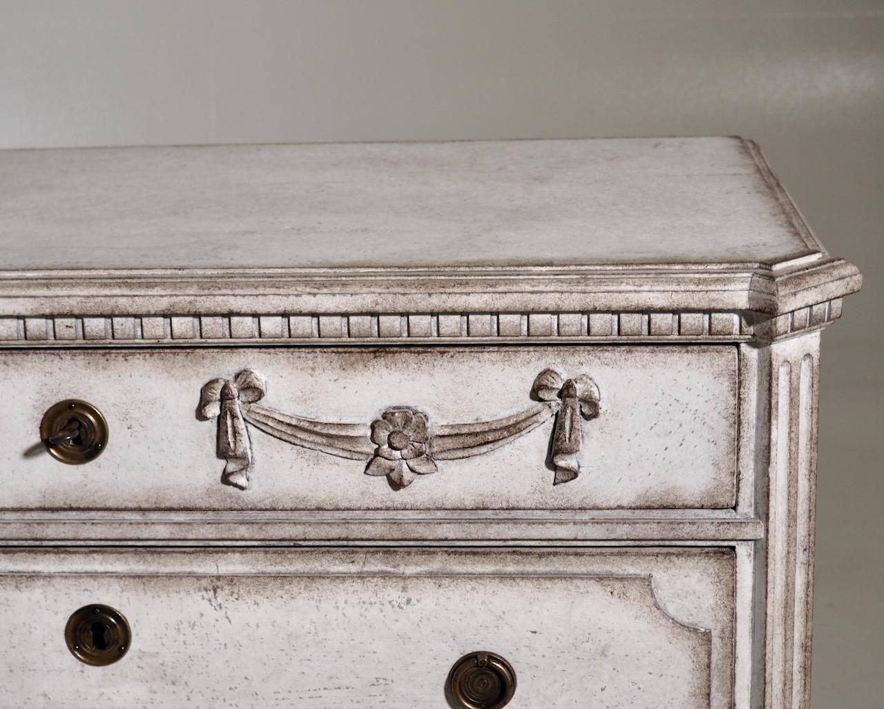 Stunning Gustavian chest, richly carved, 19th Century.