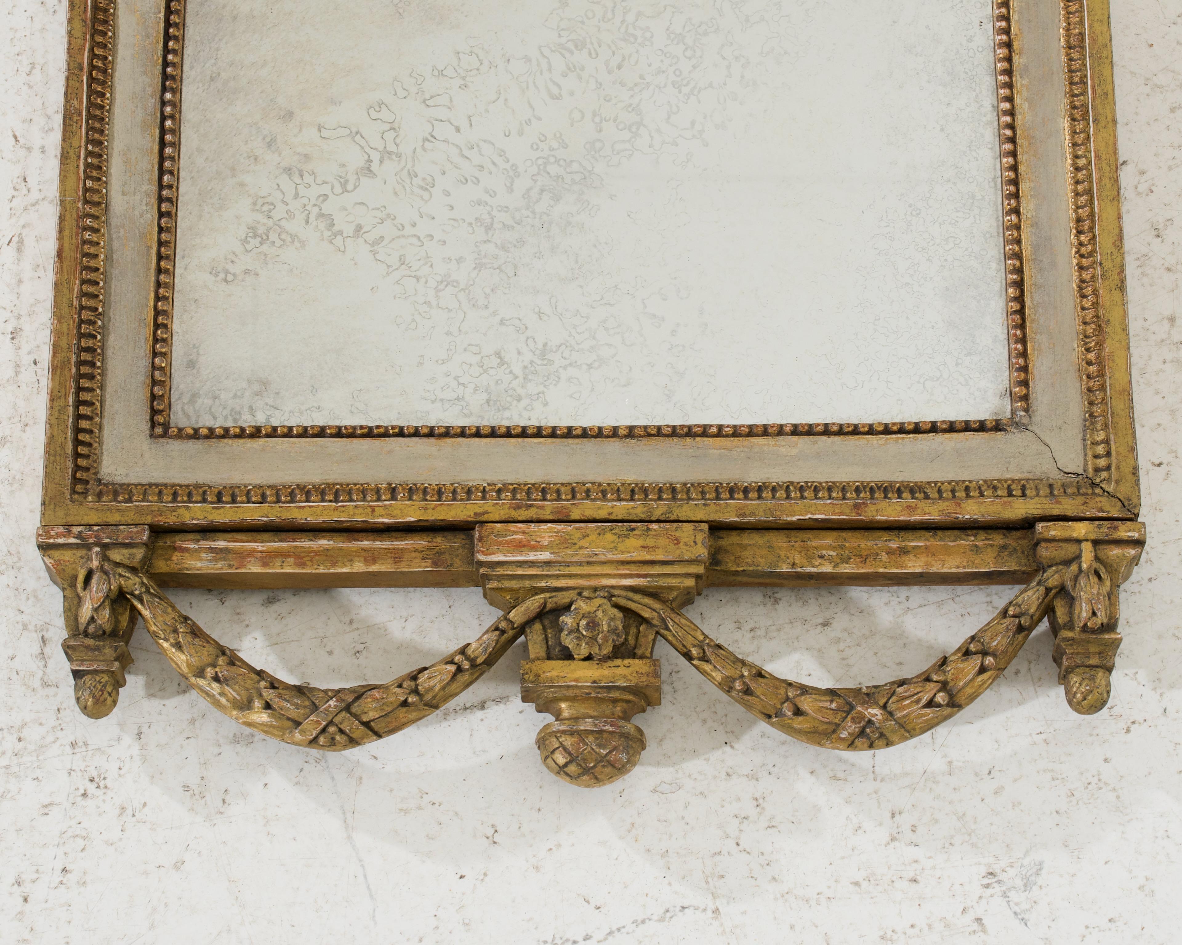 Superbe miroir gustavien en peinture et verre d'origine, belles sculptures, vers 1800.