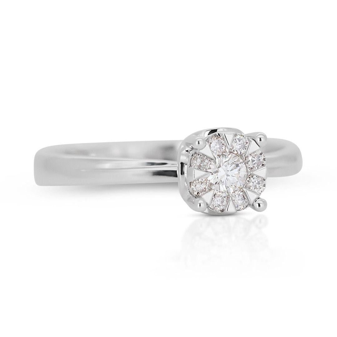 Round Cut Stunning Halo Ring in 9k White Gold For Sale