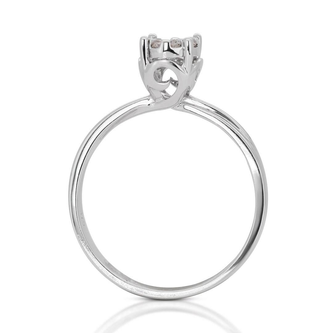 Women's Stunning Halo Ring in 9k White Gold For Sale