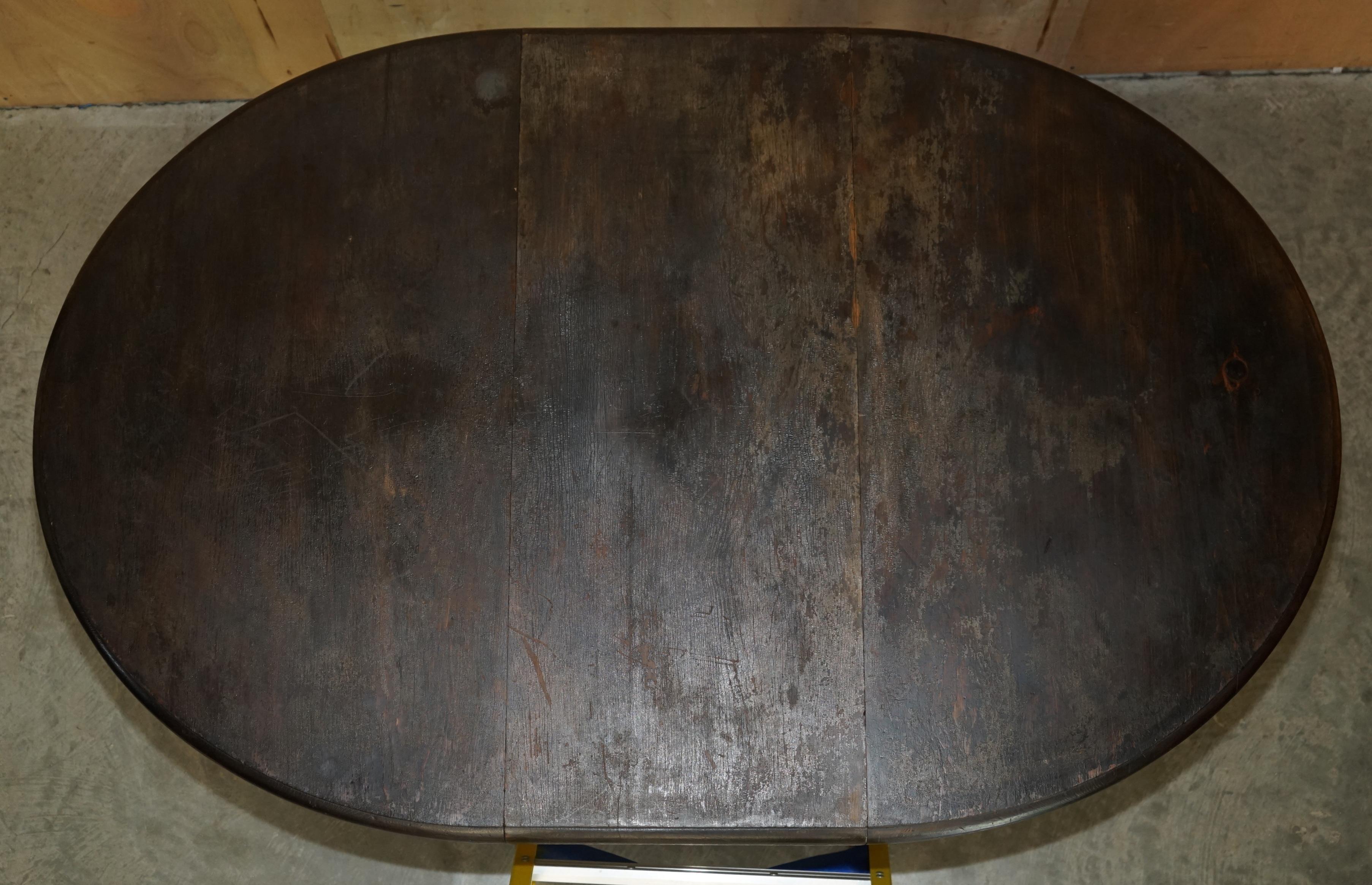 Table de salle à manger ViCtorian extensible sculptée à la main, 6 chaises État moyen - En vente à West Sussex, Pulborough