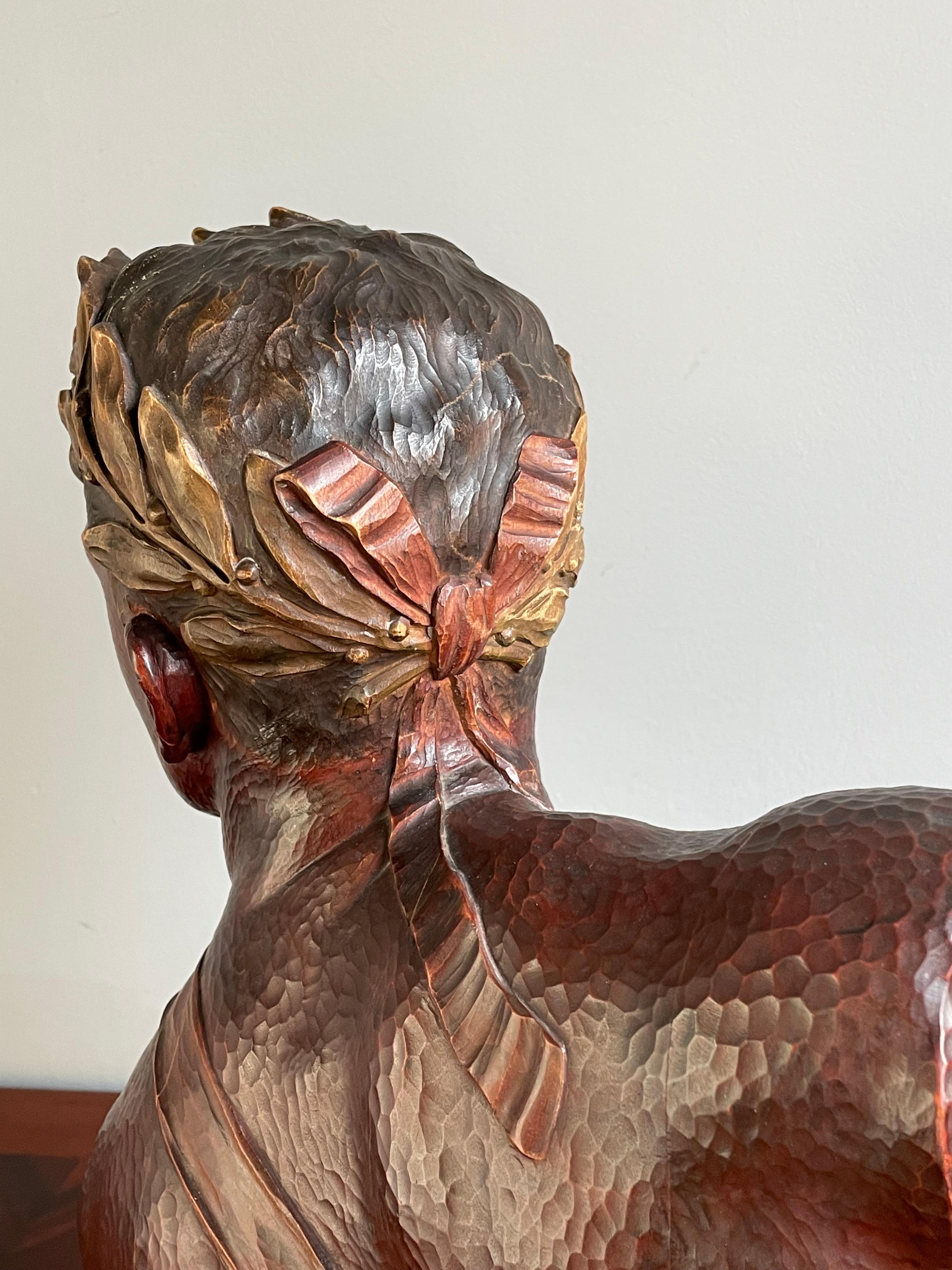 Impresionante Escultura de Busto de la Era Art Decó Tallada a Mano de un Olímpico c. Corona de Laurel 2