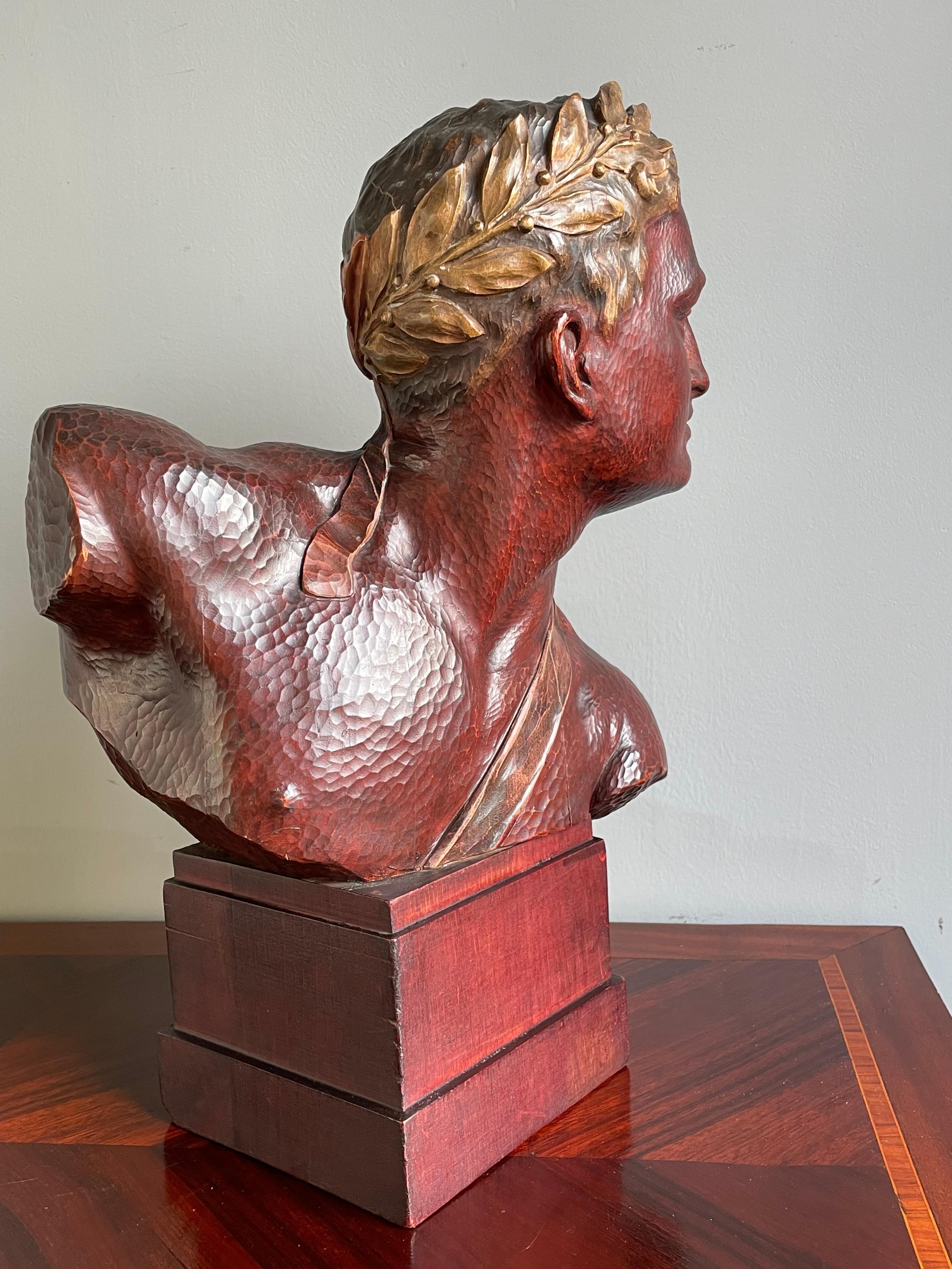 Impresionante Escultura de Busto de la Era Art Decó Tallada a Mano de un Olímpico c. Corona de Laurel 10