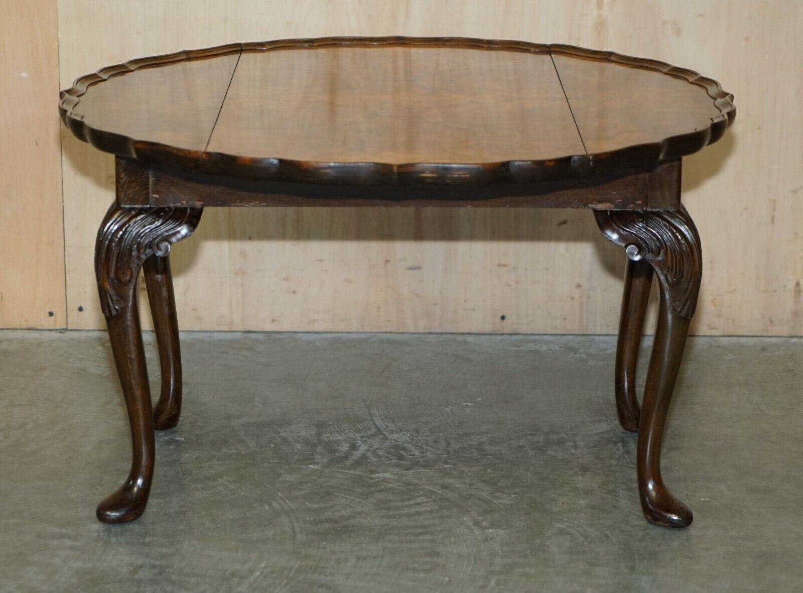 STUNNiNG HAND CARVED BURR WALNUT EXTENDING COFFEE COCKTAIL TABLE CABRIOLE LEGS For Sale 3