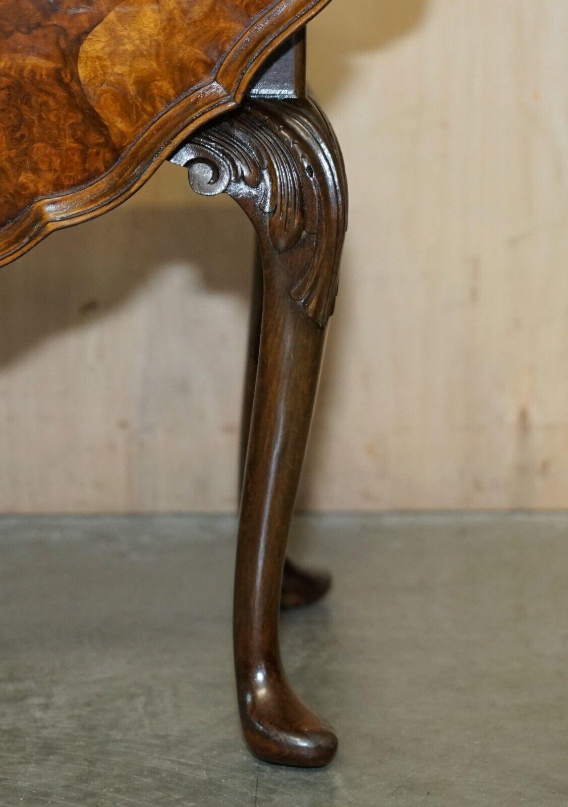 20th Century STUNNiNG HAND CARVED BURR WALNUT EXTENDING COFFEE COCKTAIL TABLE CABRIOLE LEGS For Sale