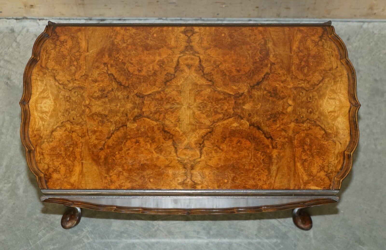 Walnut STUNNiNG HAND CARVED BURR WALNUT EXTENDING COFFEE COCKTAIL TABLE CABRIOLE LEGS For Sale