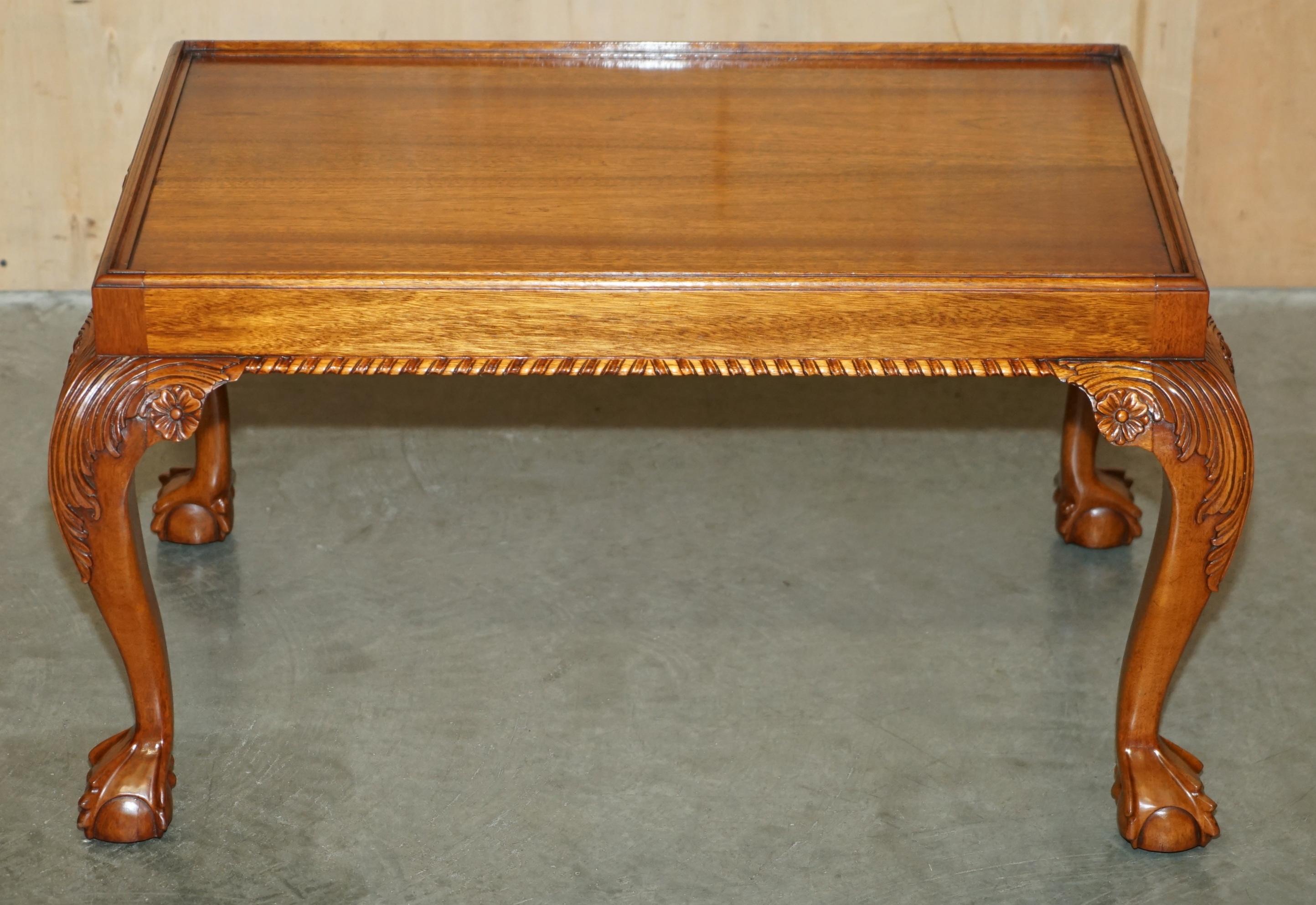 STUNNiNG HAND CARVED CLAW & BALL FOOT HARDWOOD COFFEE TRAY TABLE REMOVABLE TRAY For Sale 6