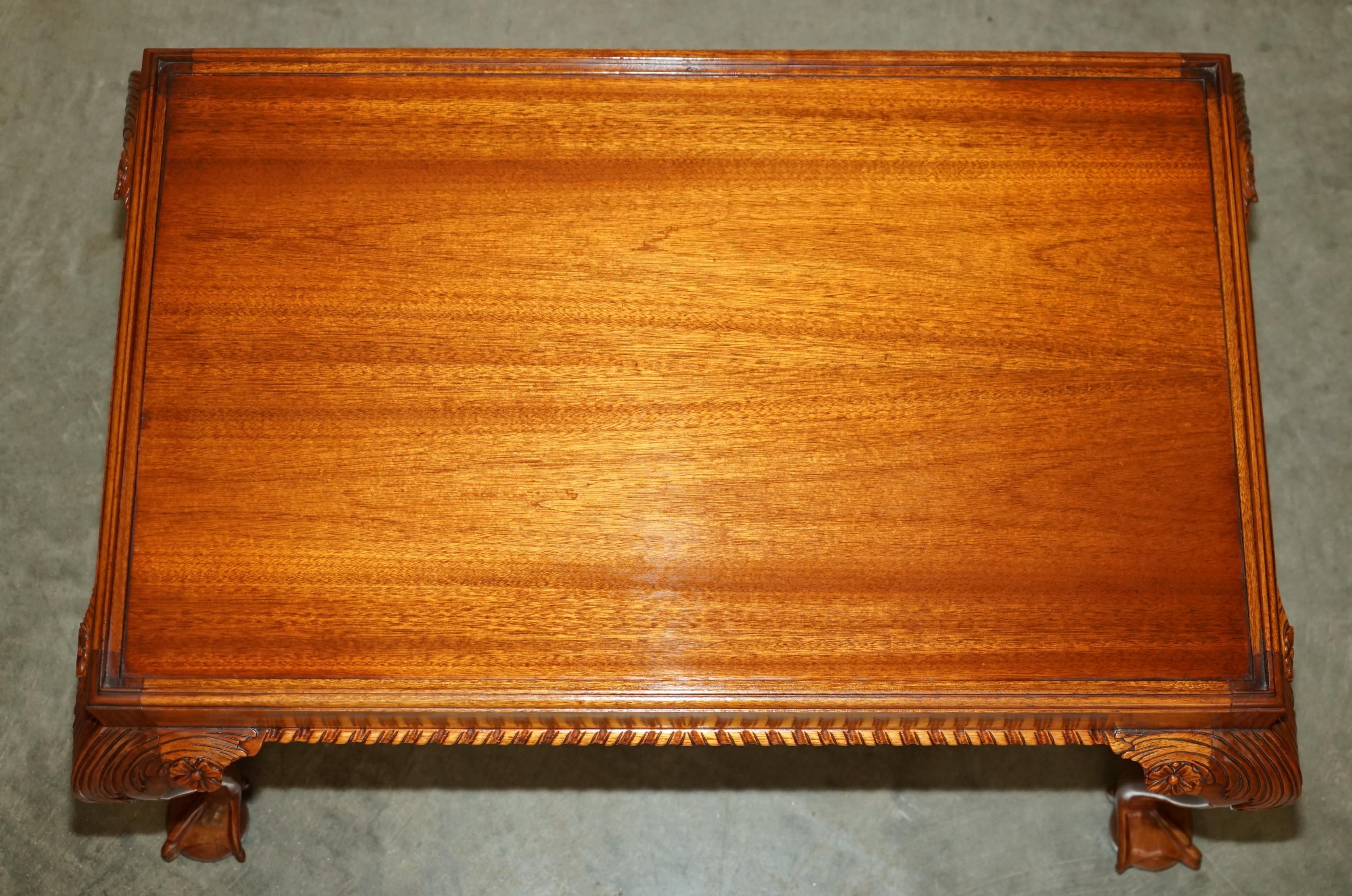 STUNNiNG HAND CARVED CLAW & BALL FOOT HARDWOOD COFFEE TRAY TABLE REMOVABLE TRAY For Sale 7