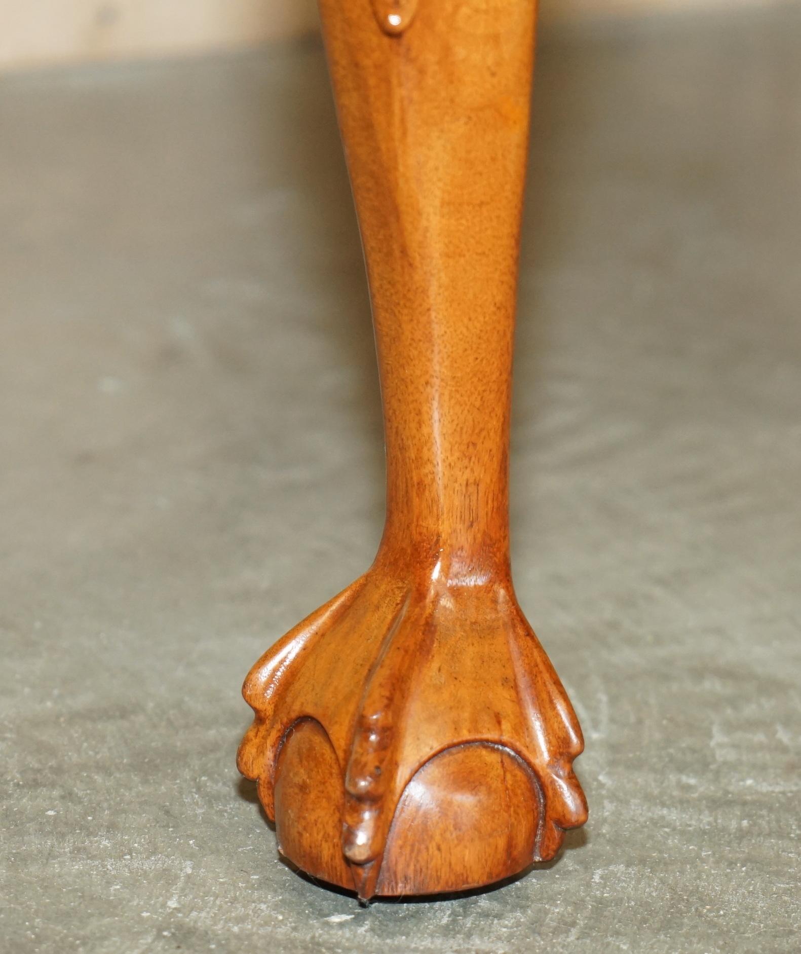 STUNNiNG HAND CARVED CLAW & BALL FOOT HARDWOOD COFFEE TRAY TABLE REMOVABLE TRAY For Sale 1