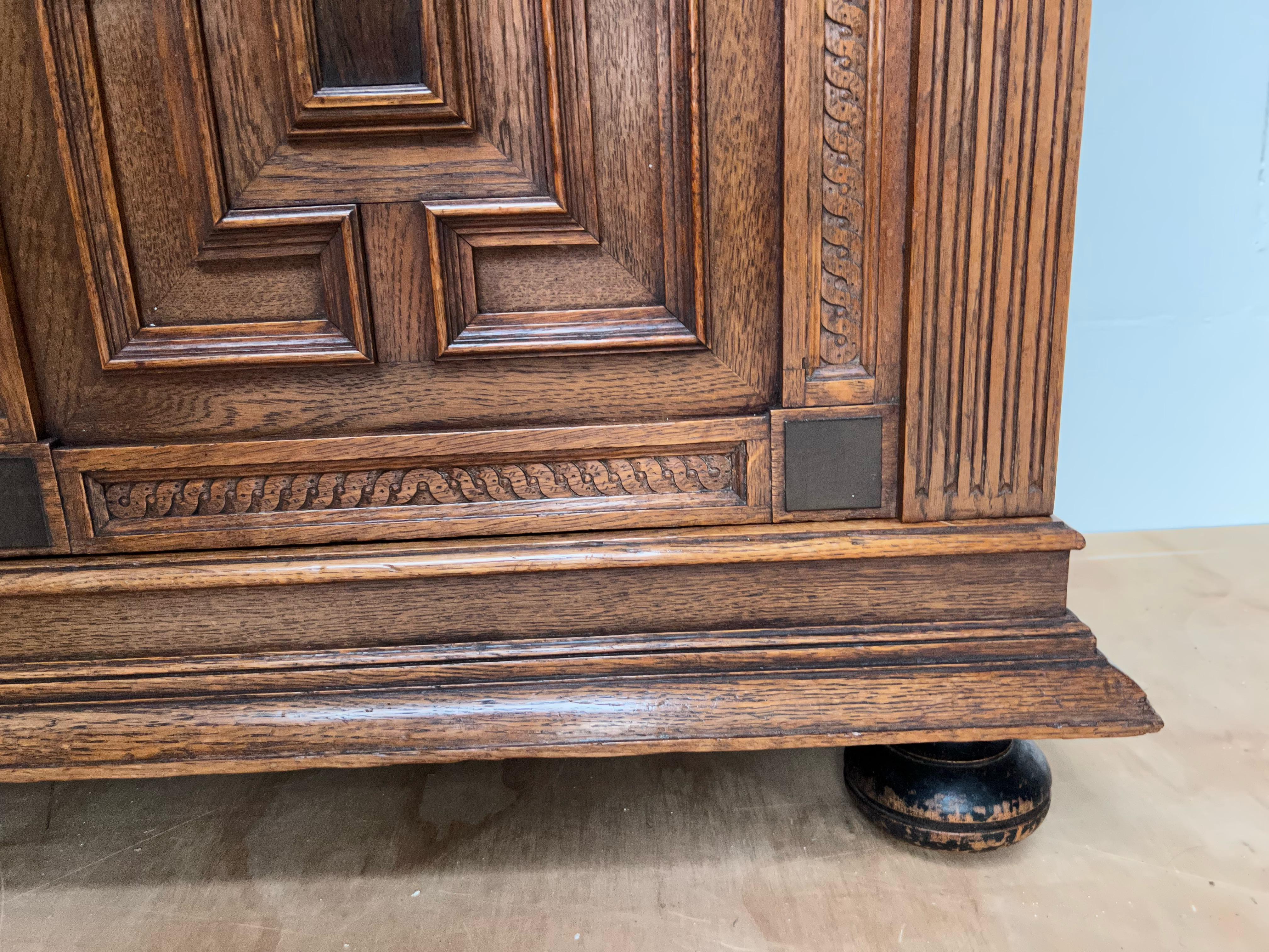 Stunning Hand Carved Dutch Renaisssance Oak Bookcase / Cabinet w. Glass Windows For Sale 7
