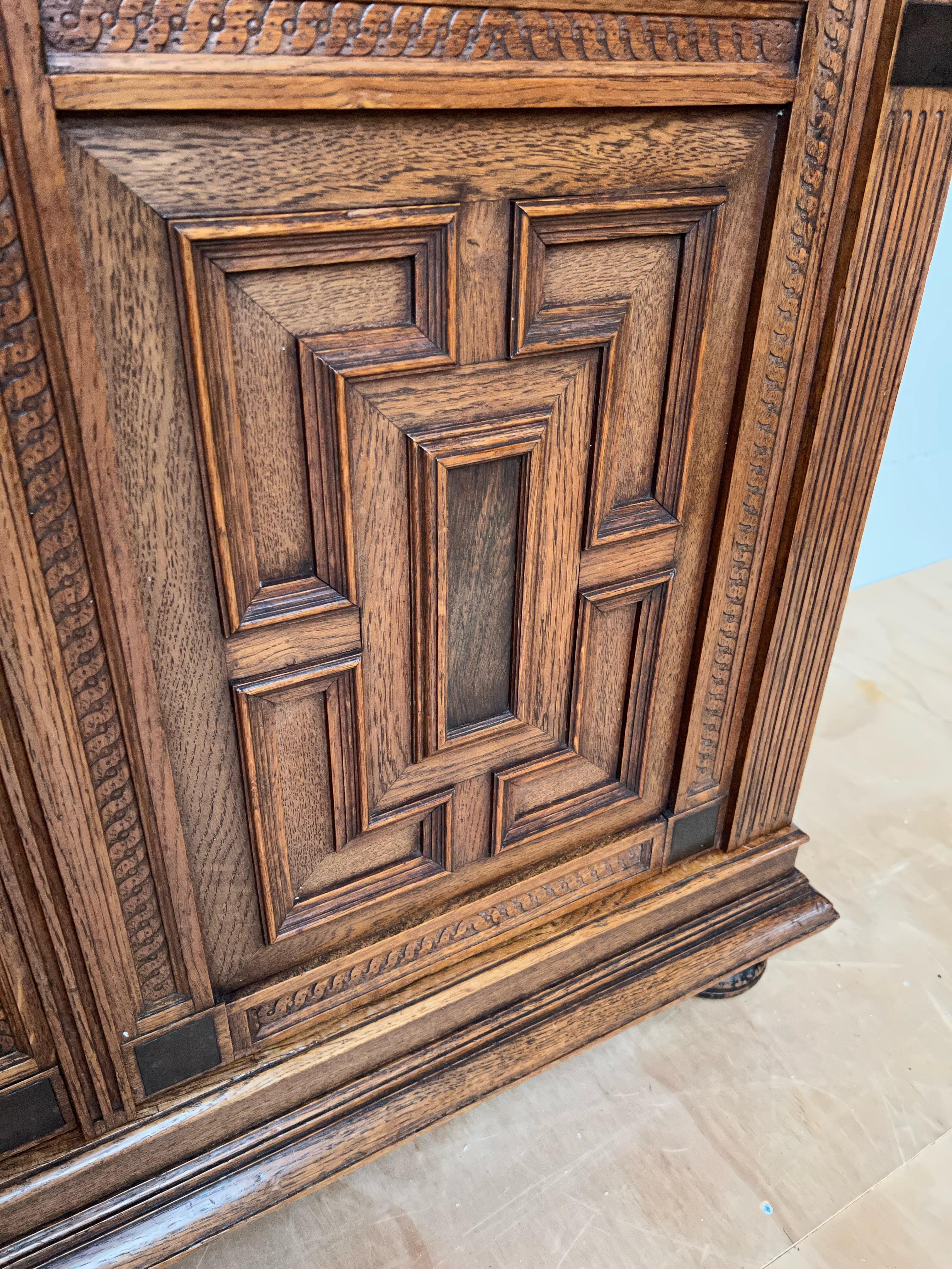 Stunning Hand Carved Dutch Renaisssance Oak Bookcase / Cabinet w. Glass Windows For Sale 10