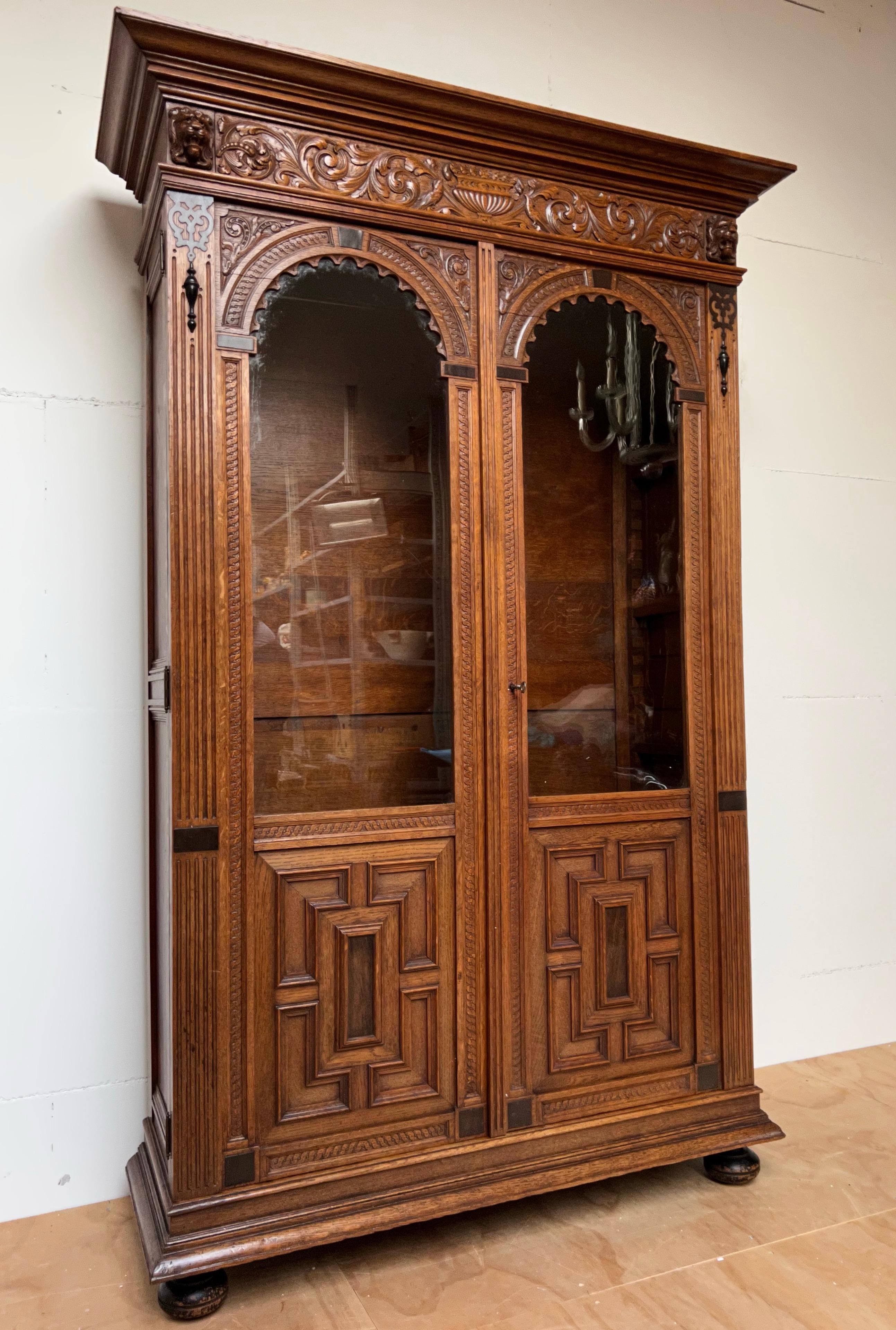 Stunning Hand Carved Dutch Renaisssance Oak Bookcase / Cabinet w. Glass Windows For Sale 12