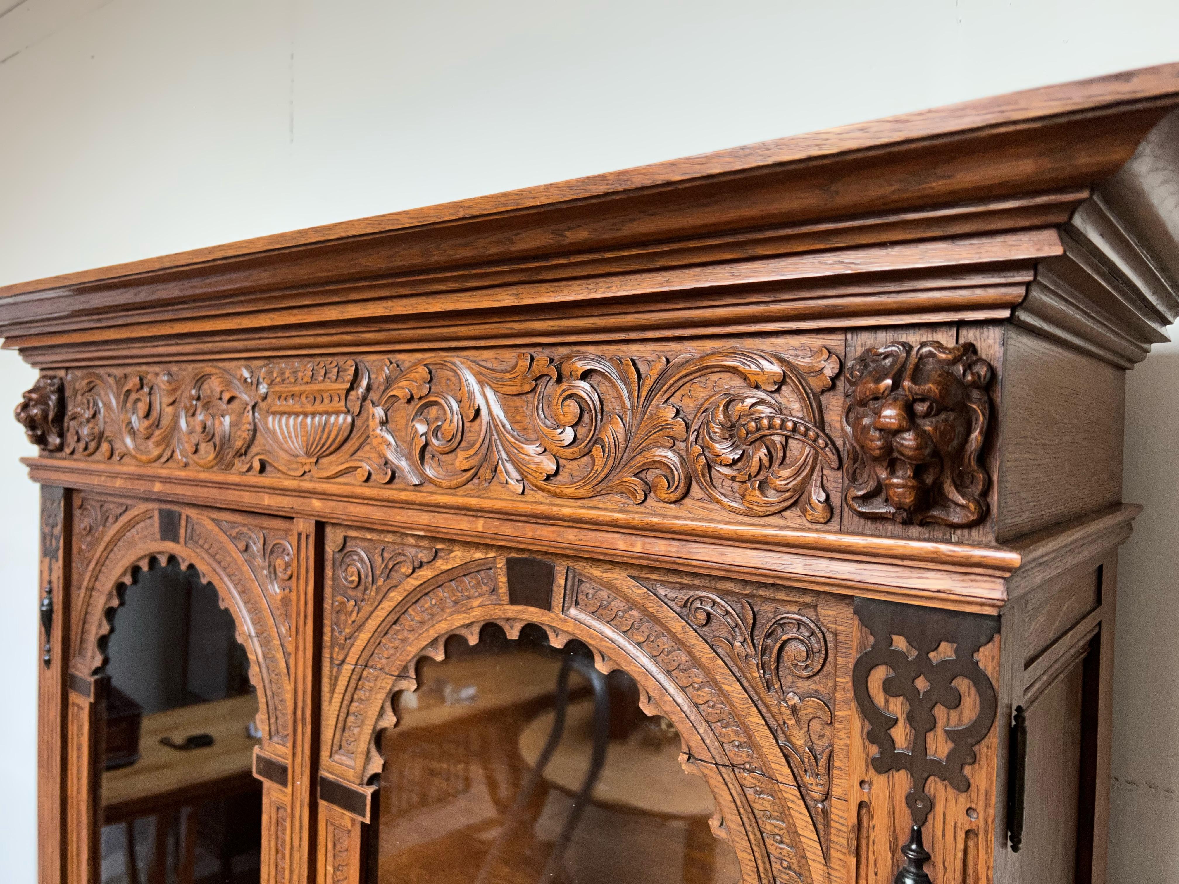Stunning Hand Carved Dutch Renaisssance Oak Bookcase / Cabinet w. Glass Windows In Good Condition For Sale In Lisse, NL