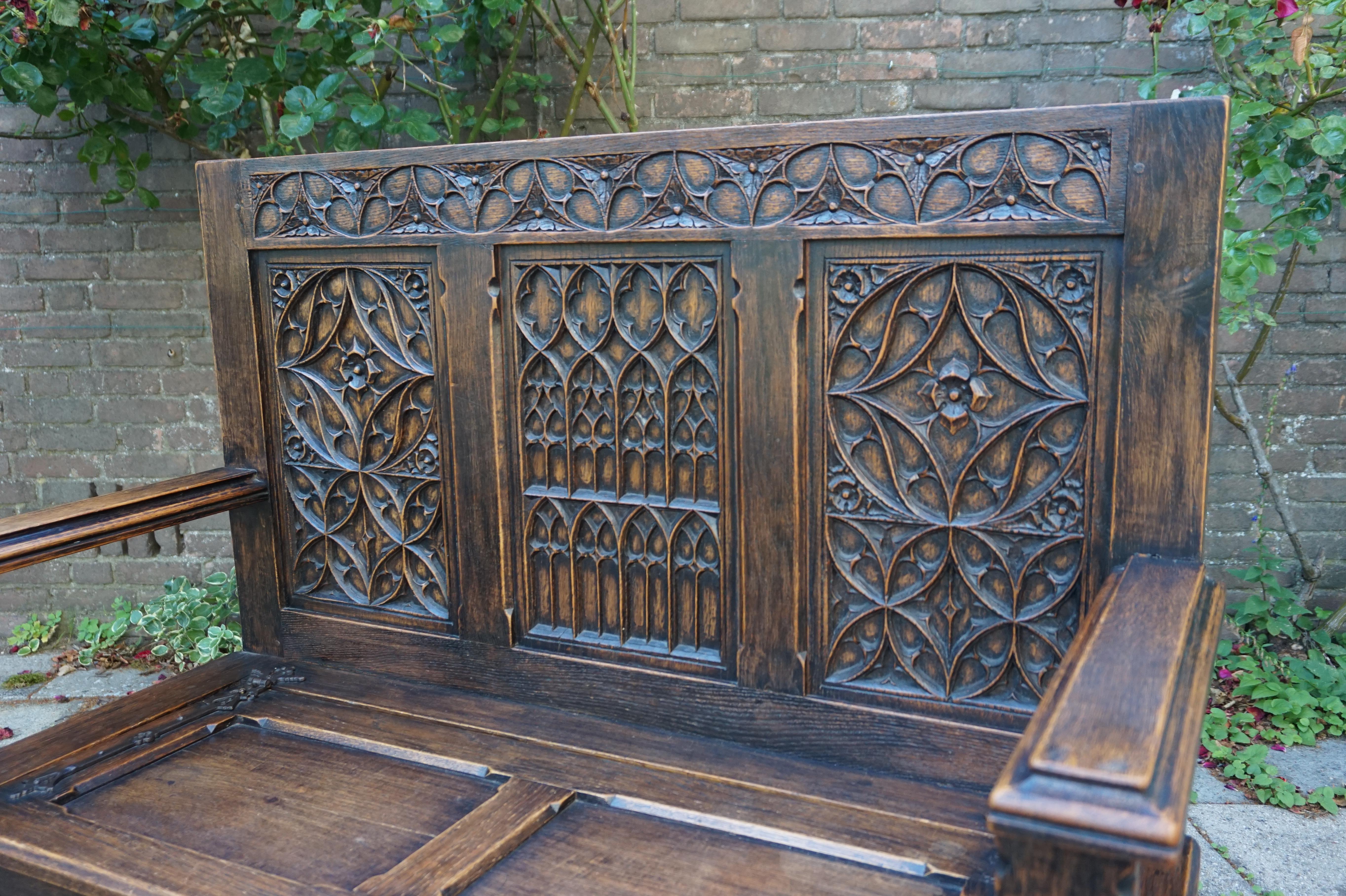 Hand-Carved Hand Carved Early 20th Century Gothic Revival Hall Bench with Lid and Trunk