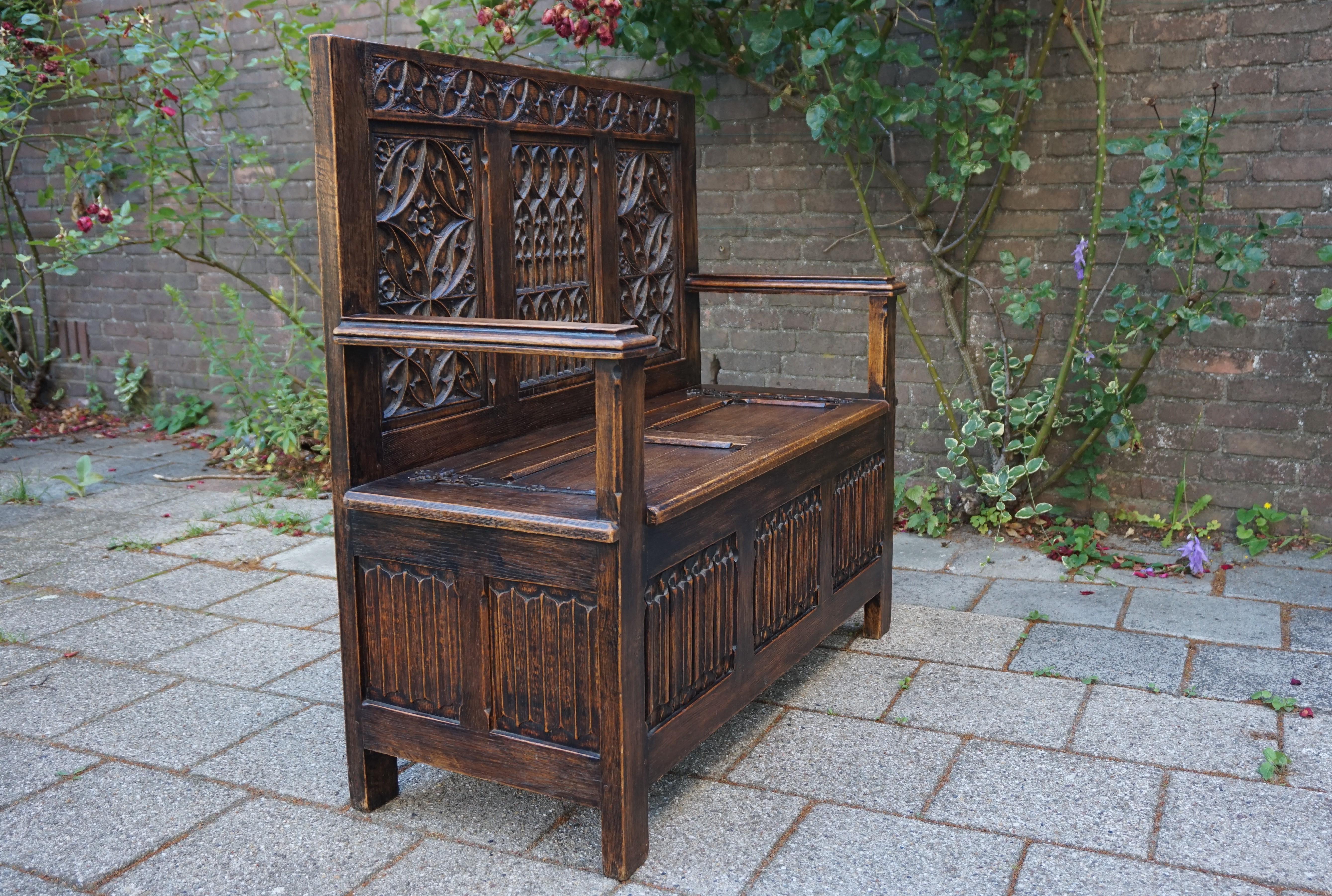 Hand Carved Early 20th Century Gothic Revival Hall Bench with Lid and Trunk 2