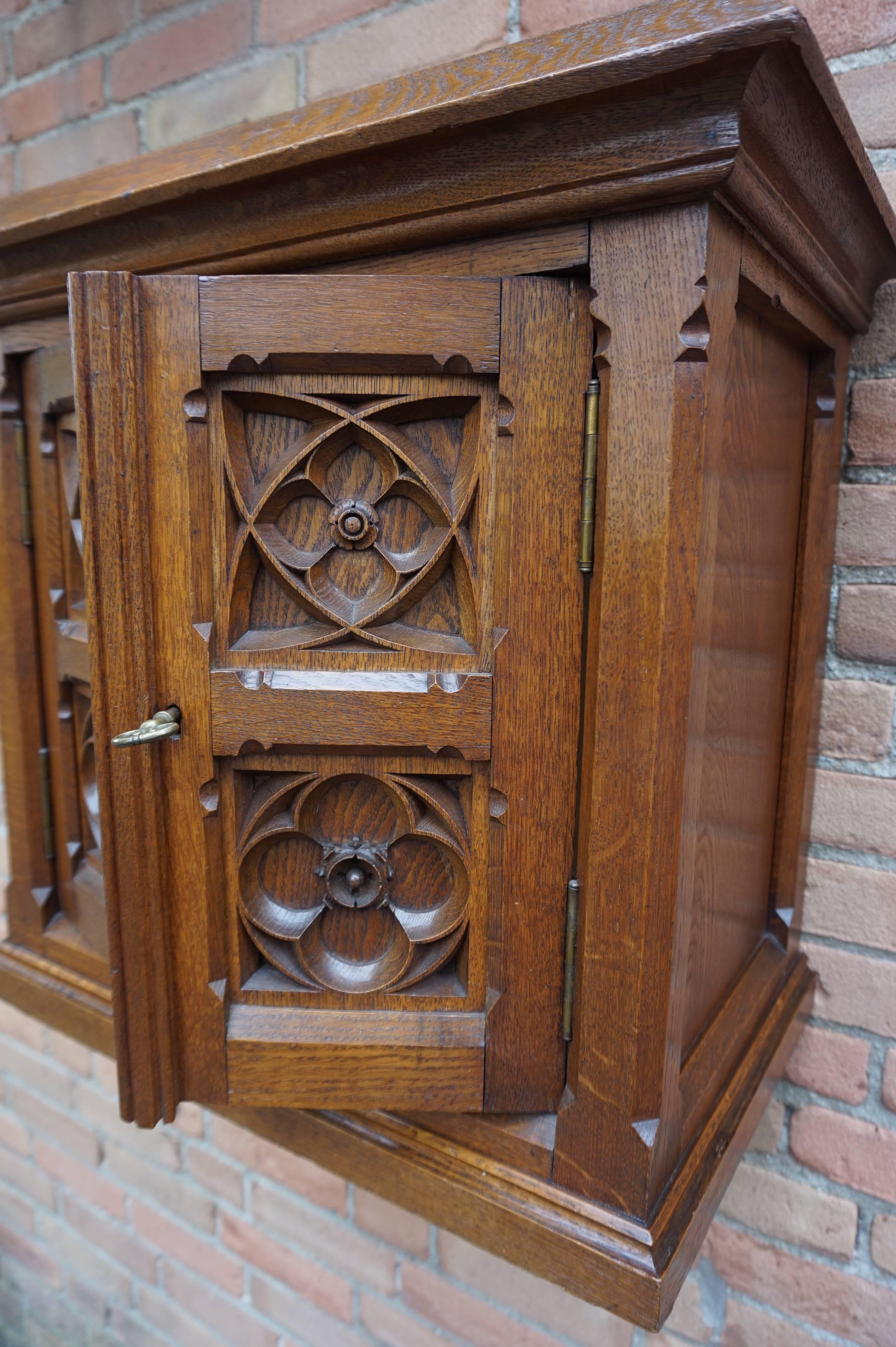 Stunning Hand-Carved Gothic Revival Wall or Floor Cabinet with Wonderful Patina In Excellent Condition In Lisse, NL