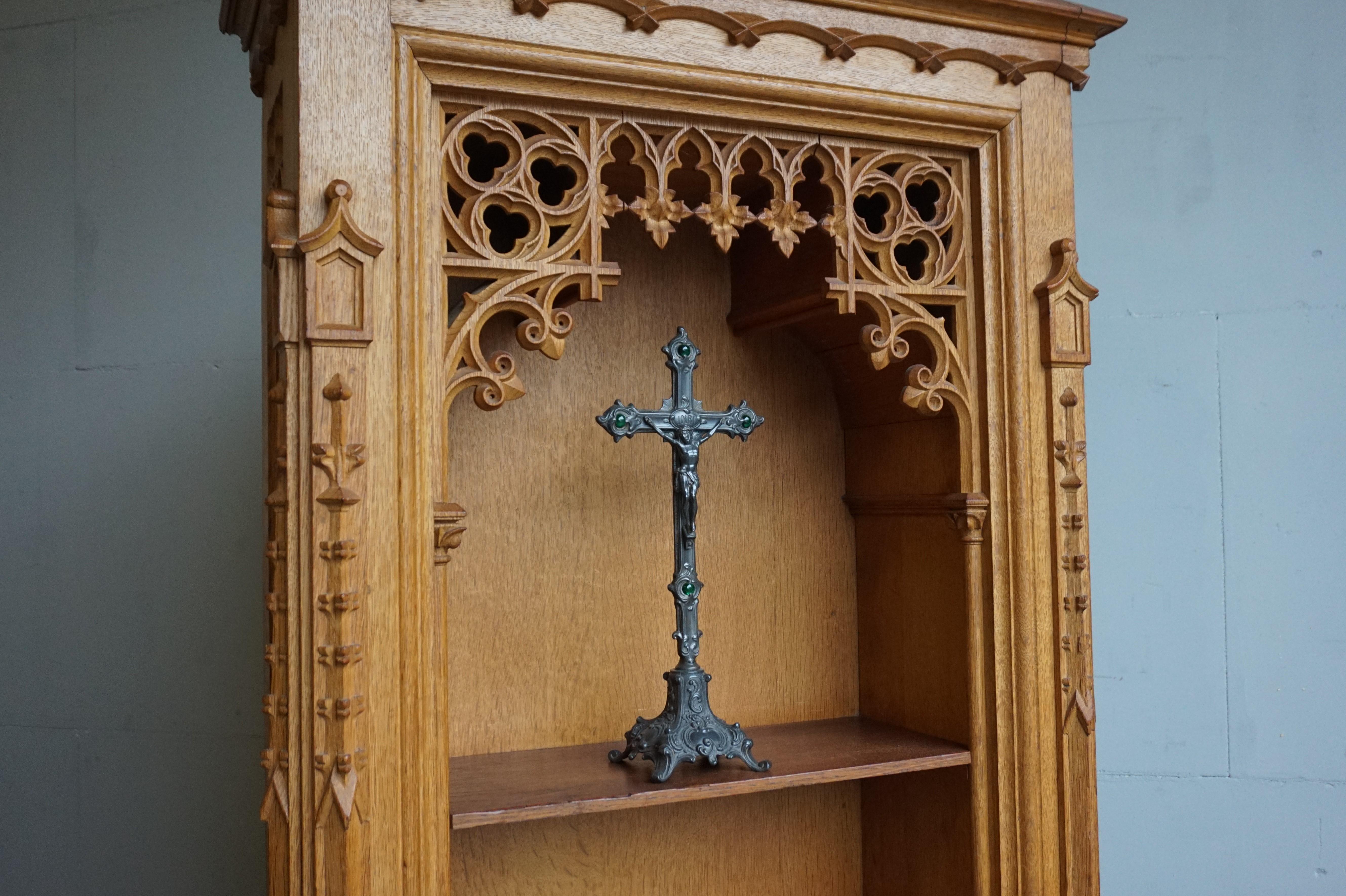Stunning Hand Carved Light Oak Antique Gothic Revival Bookcase / Shrine Cabinet 9