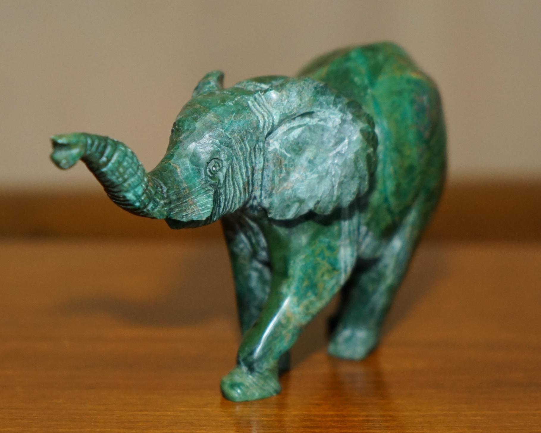 XX secolo STUNNING HAND CARVED MALACHITE STATUE OF AN ELEPHANT WiTH RAISED TRUNK GOOD LUCK in vendita