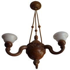 Superbe lampe suspendue / lustre Art Deco en bois de noyer sculpté à la main et en albâtre