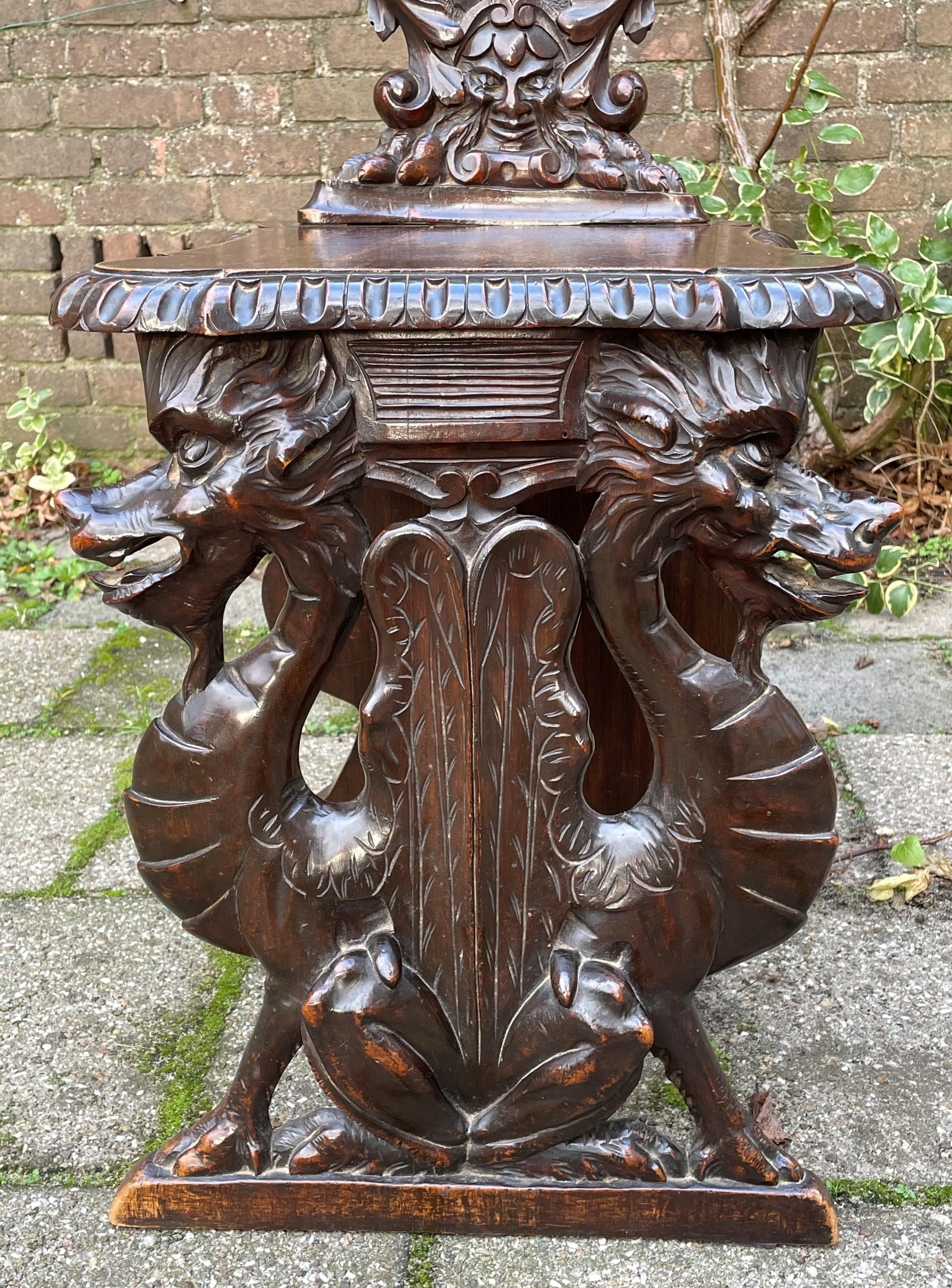 Stunning Hand Carved Sulptural Hall Chair w. Gothic Chimera Dragon Sculptures In Excellent Condition For Sale In Lisse, NL