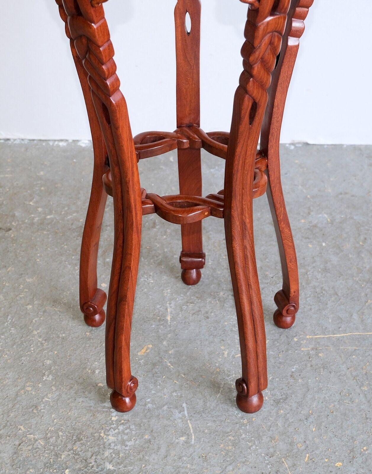STUNNiNG TEAK ROUND TOP PLANT STAND HAND CARVED LEAVE TOP SHAPE & STUNNING LEGS en vente 1