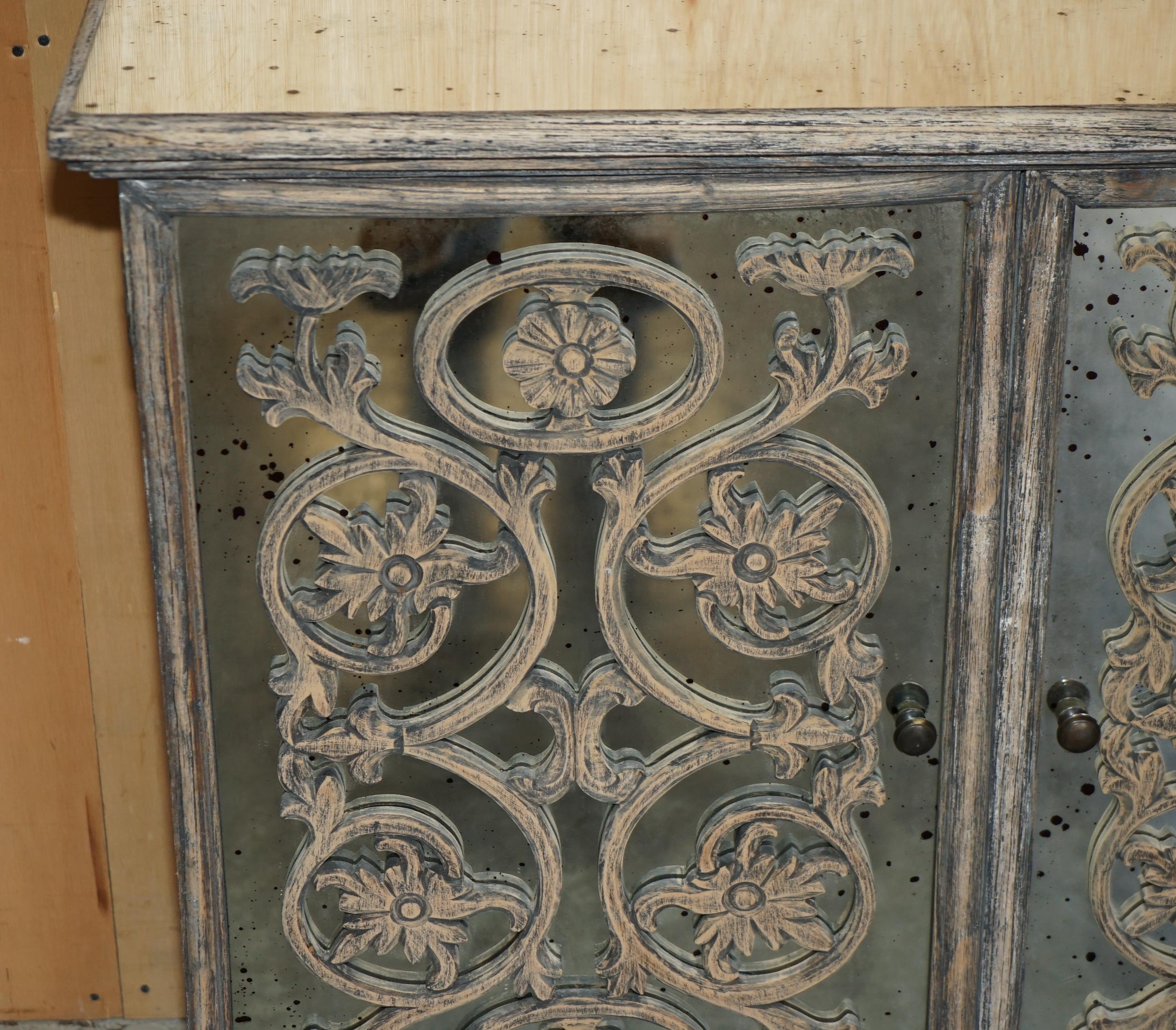 STUNNING HAND CARVED VENETIAN MIRRORED SiDEBOARD CUPBOARD CONSOLE TABLE For Sale 4