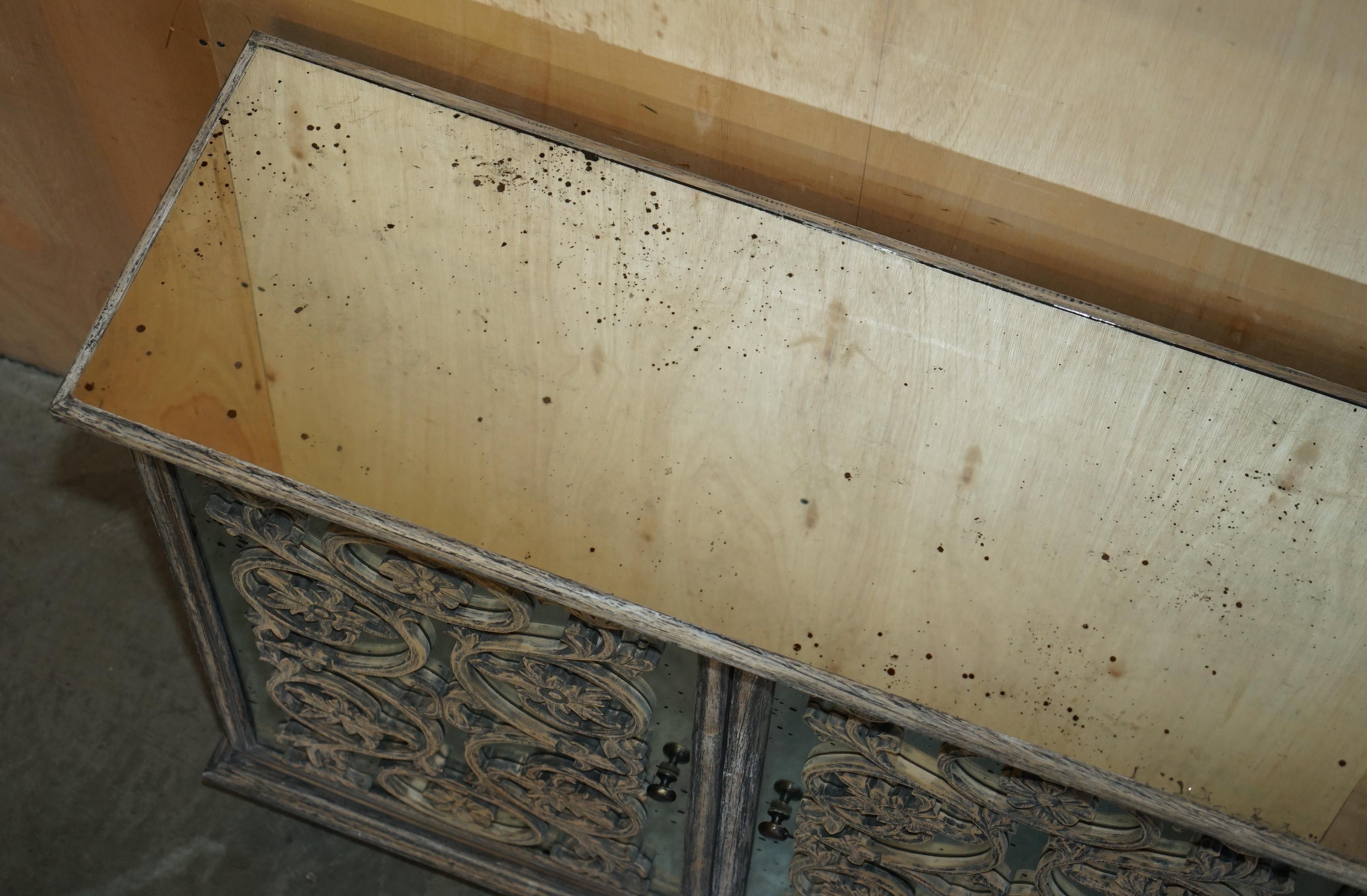 STUNNING HAND CARVED VENETIAN MIRRORED SiDEBOARD CUPBOARD CONSOLE TABLE For Sale 7