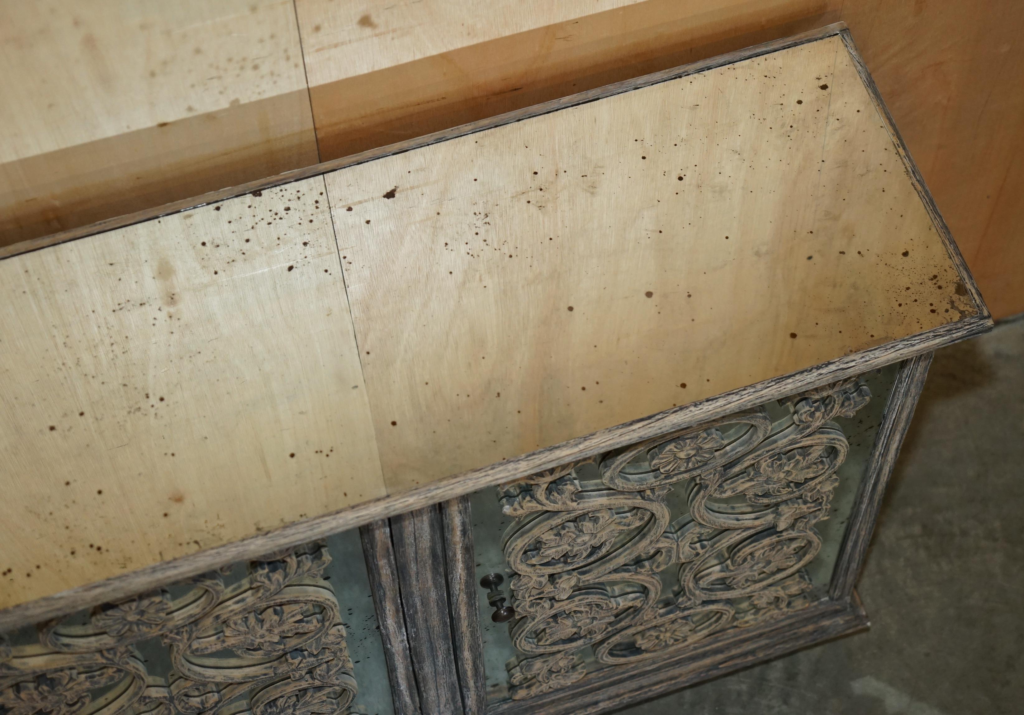 STUNNING HAND CARVED VENETIAN MIRRORED SiDEBOARD CUPBOARD CONSOLE TABLE For Sale 8