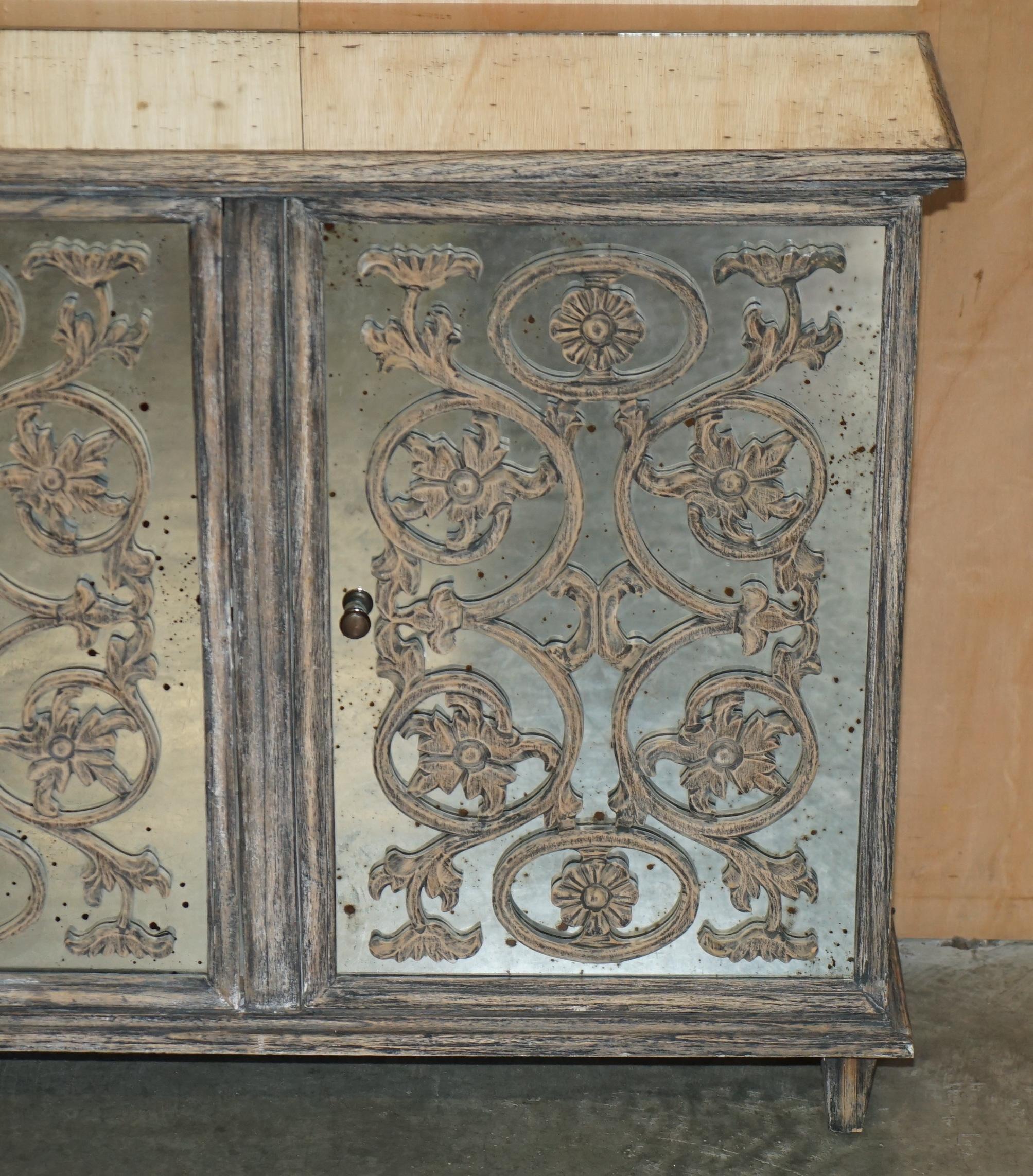 STUNNING HAND CARVED VENETIAN MIRRORED SiDEBOARD CUPBOARD CONSOLE TABLE In Good Condition For Sale In West Sussex, Pulborough