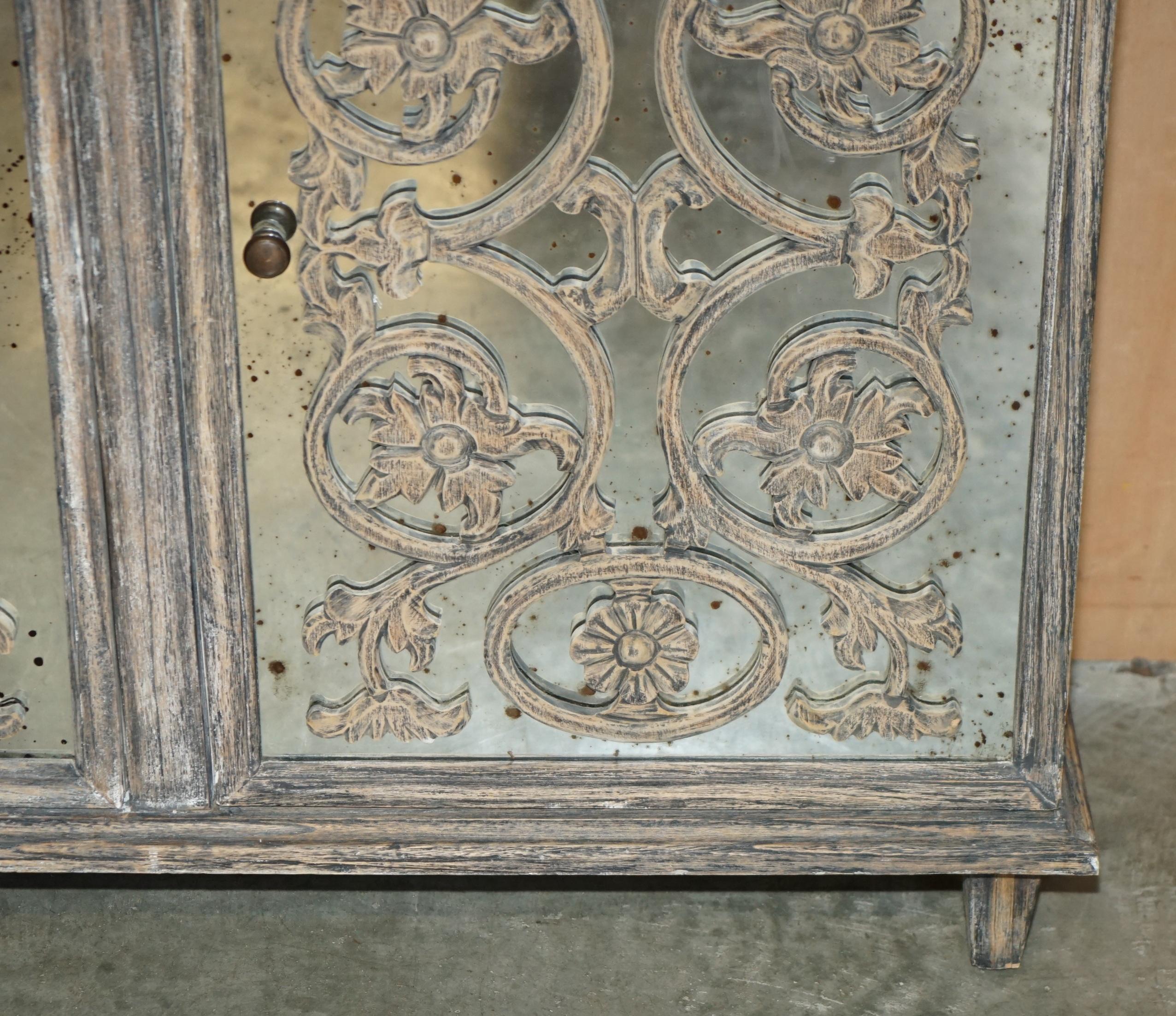 STUNNING HAND CARVED VENETIAN MIRRORED SiDEBOARD CUPBOARD CONSOLE TABLE For Sale 1
