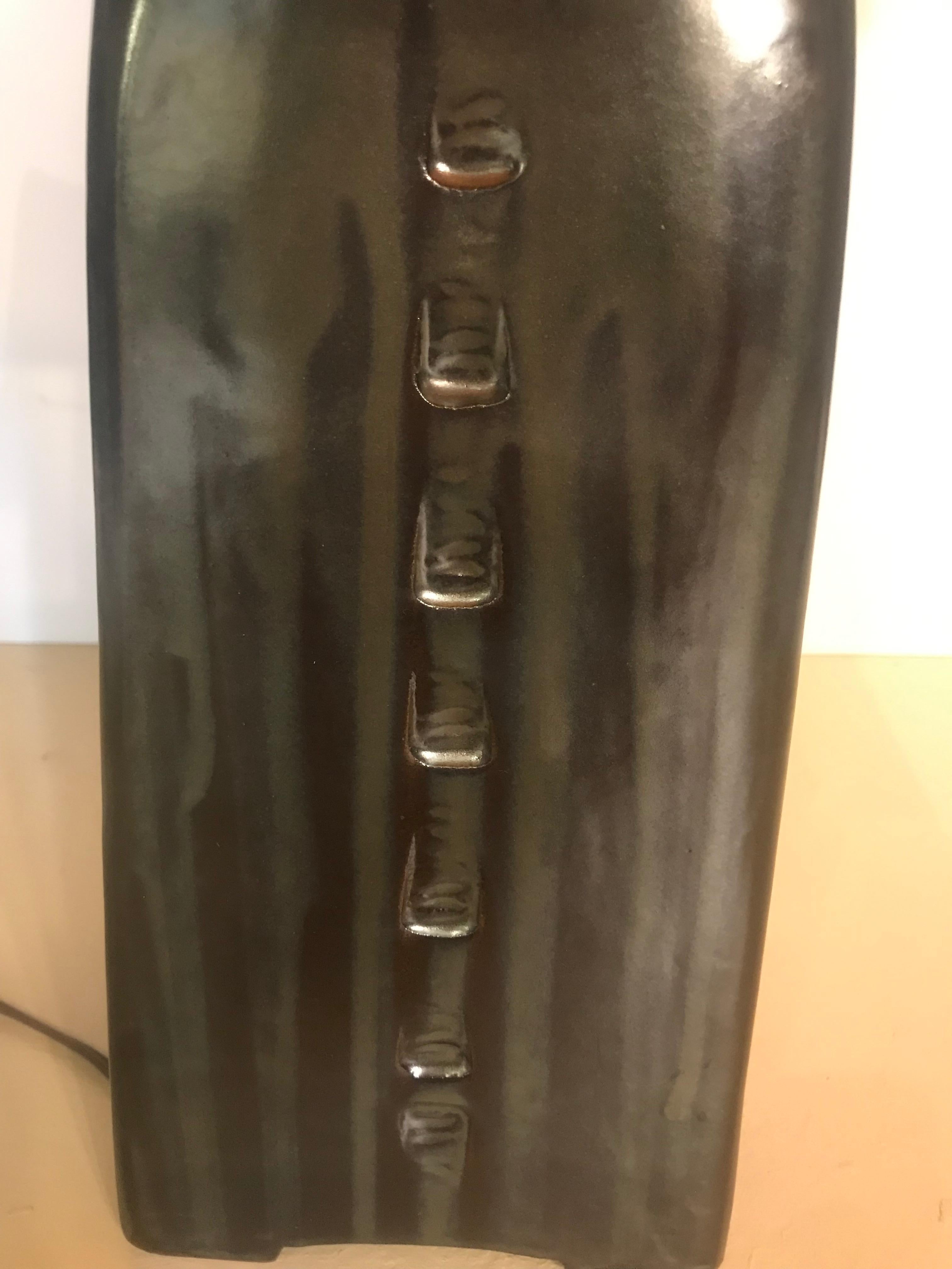 Superbe lampe artisanale à glaçure onyx avec abat-jour en mica ambré Excellent état - En vente à Hopewell, NJ