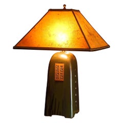 Superbe lampe artisanale à glaçure onyx avec abat-jour en mica ambré